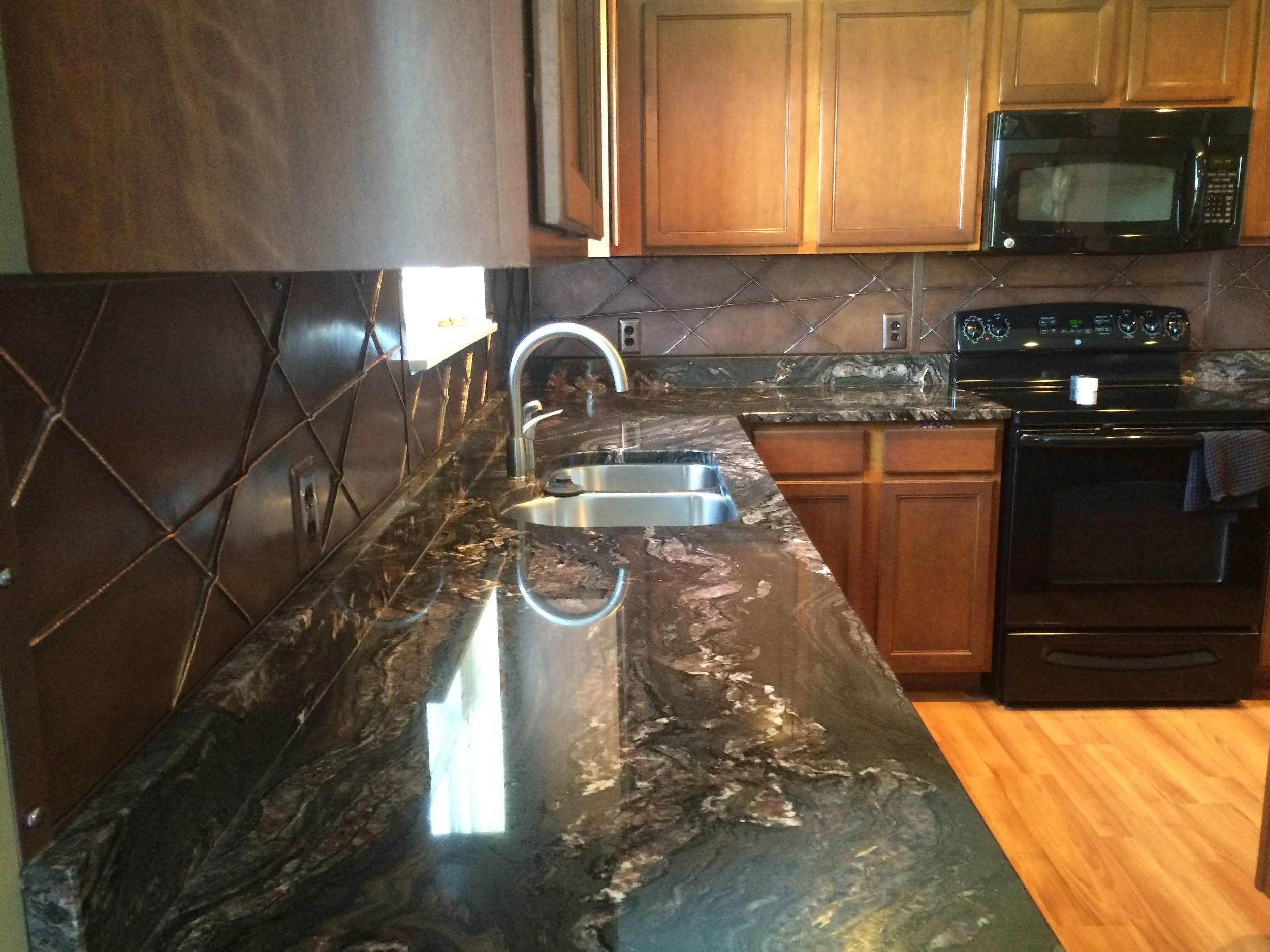 CUSTOM SPLASHBACK
