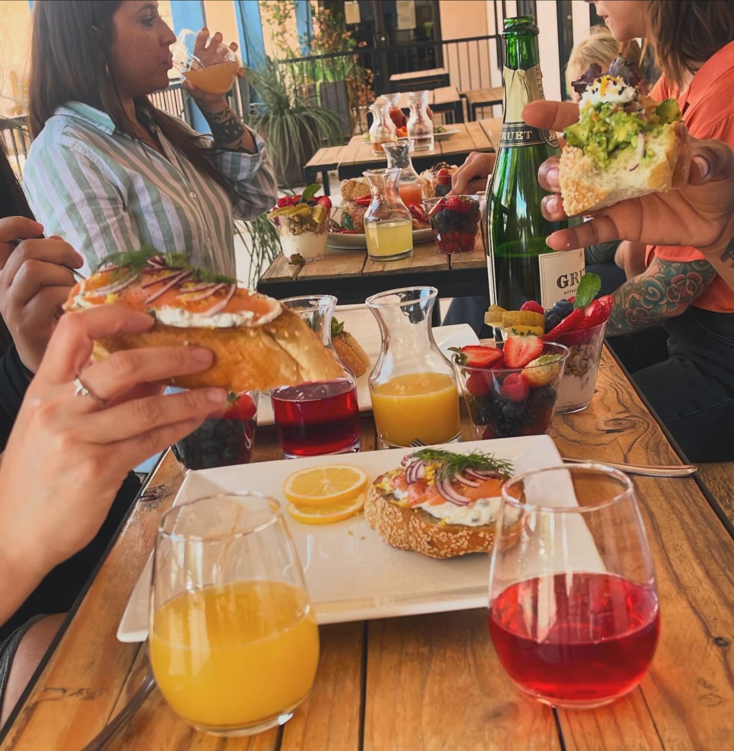 Feeling easy like a Sunday morning today? Why not make it easier with a treat? Come treat yourself with mimosas, fresh fruit, and even fresher food. It&rsquo;s brunch time baby! 
Open at 11!