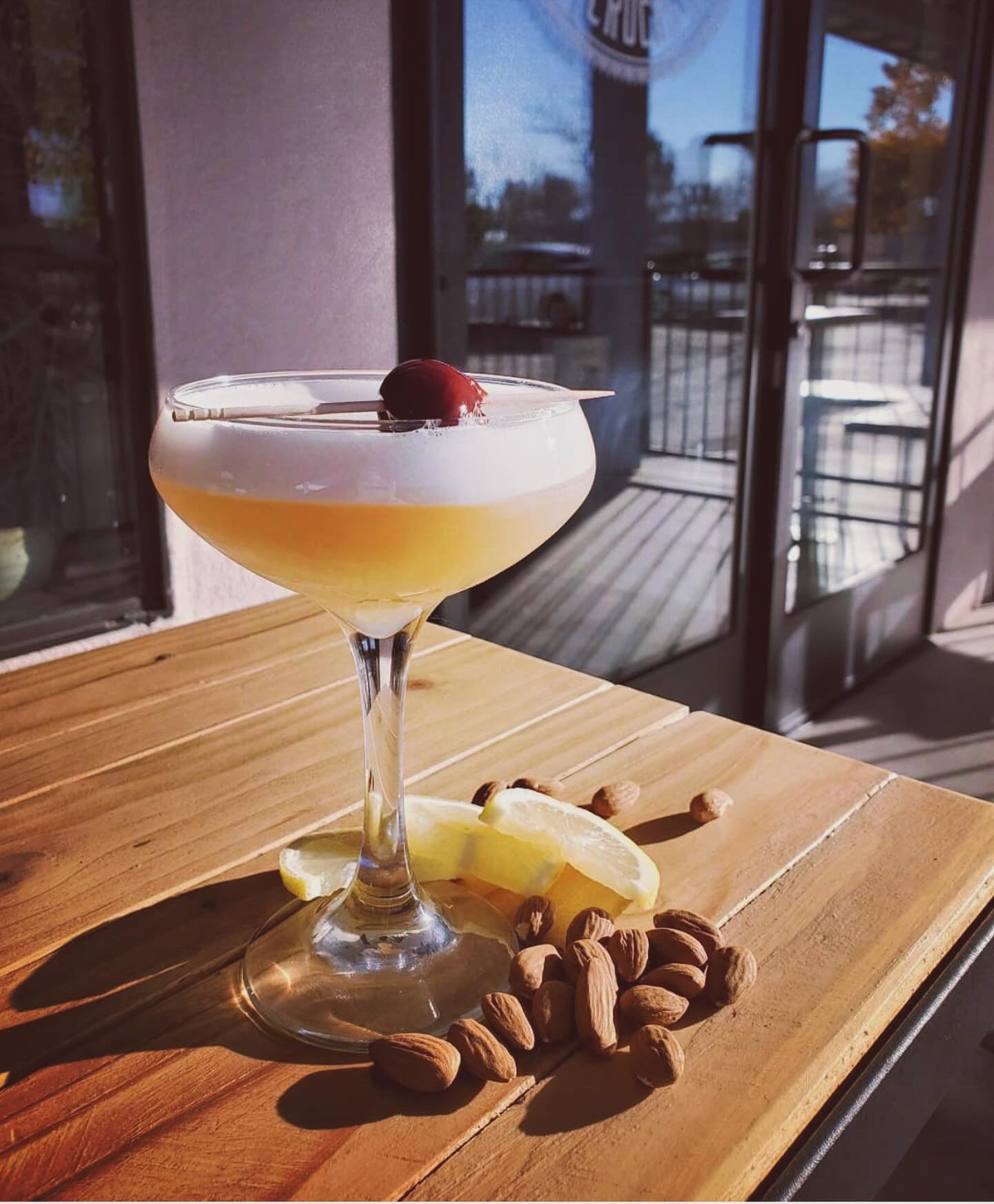 Have you had your daily intake of protein today? Let us help you out with our delicious sours! This one here is the Amaretto Sour, with house-made amaretto, Dry Spell bourbon, fresh lemon juice, and egg white. 🥚

Stay for our dinner menu by Stone Cr