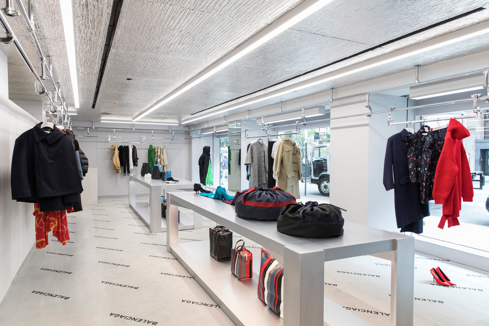 balenciaga.jpg