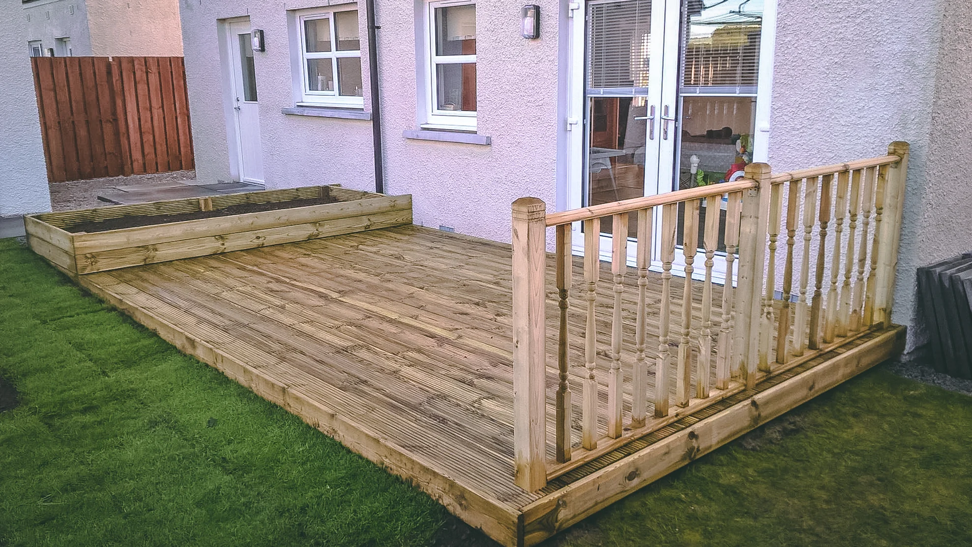 Echt Decking, handrail and raised border installation