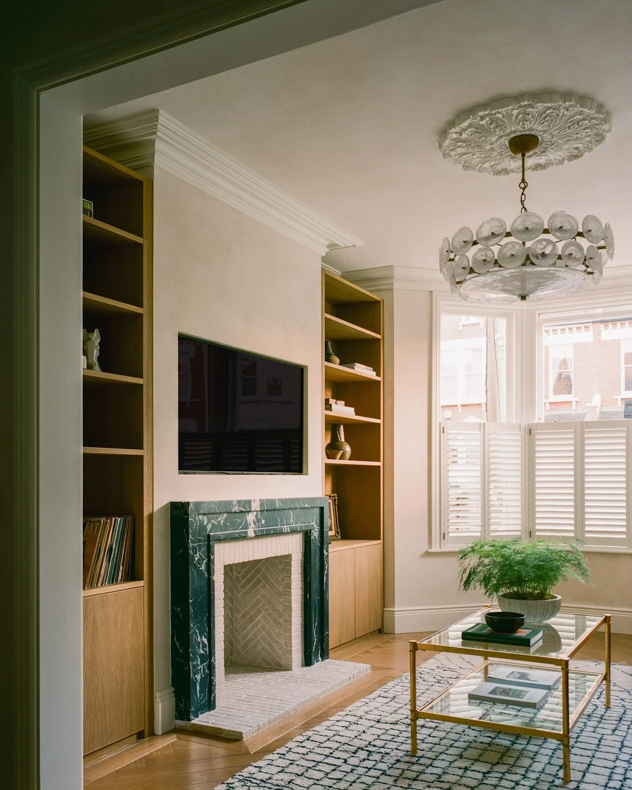 Sombremesa house with @studiomcw.

📸 @lorenzozandri 
.
.
.
#woodwork #woodworking #furnituremaking #furnituremaker #handtools #britishcraft #craft #funiture #bespoke #handmade #handcrafted #furnituredesign #designermaker #design #interior #interiors