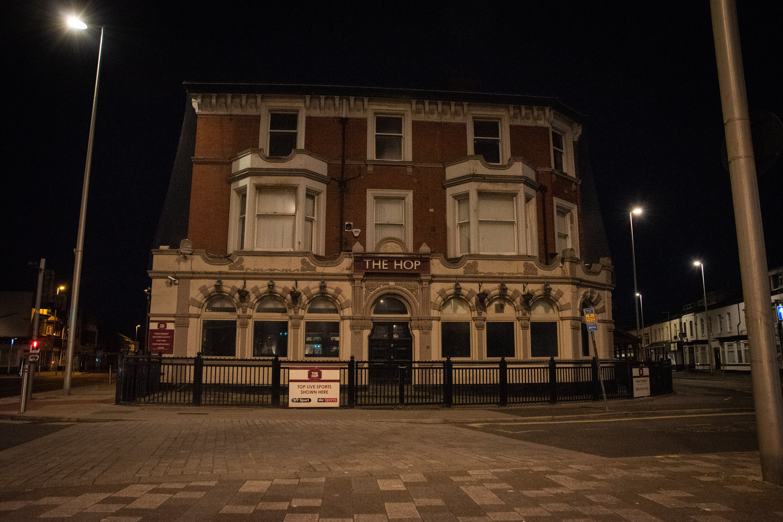Claire Griffiths April Lockdown 2020 - Pubs in Lockdown and Night Time Blackpool (45).jpg