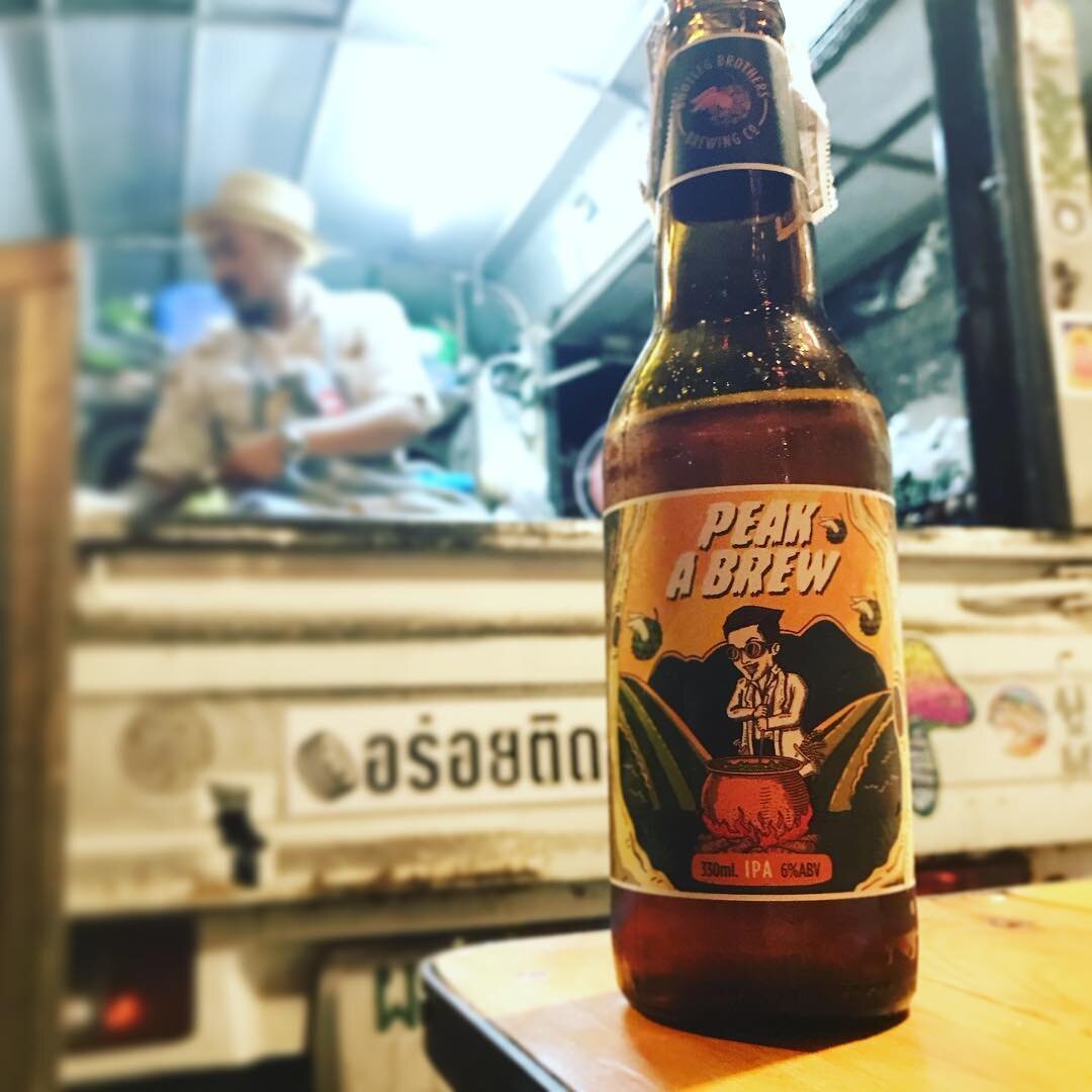 Really nice #IPA #craftbeer #streetfood #thailand #bootlegbrothers #peakabrew
.
.
.
.
.
.
.
.
.
.
#beer #beerporn #beerstagram #enjoy