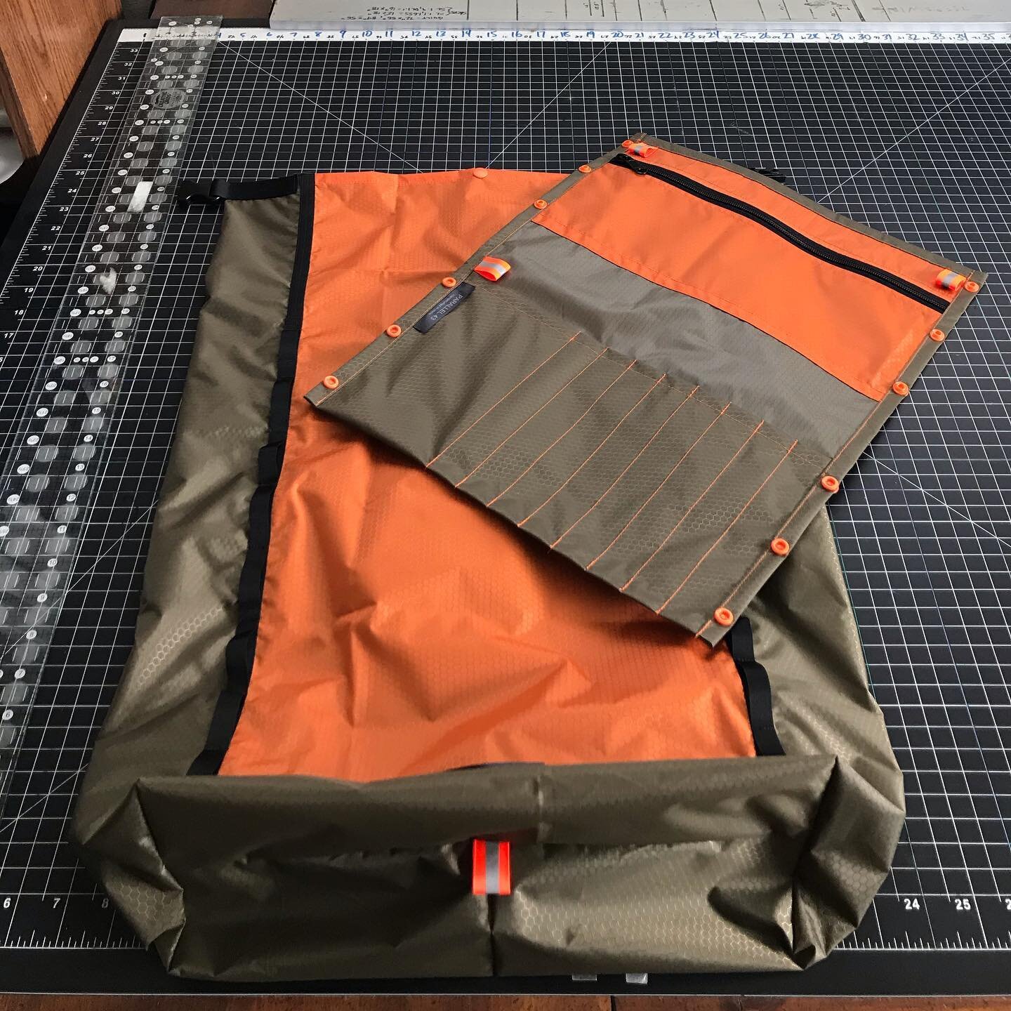 Matching Dirtbag and Shelter Bag for an Idaho customer. I&rsquo;m really liking the Dark Olive and Burnt Orange together. 

#idaho #idahome #backpacking #backpackinggear #camping #hammockcamping #handcrafted #handcraftedinidaho #customgear #coldbeer 