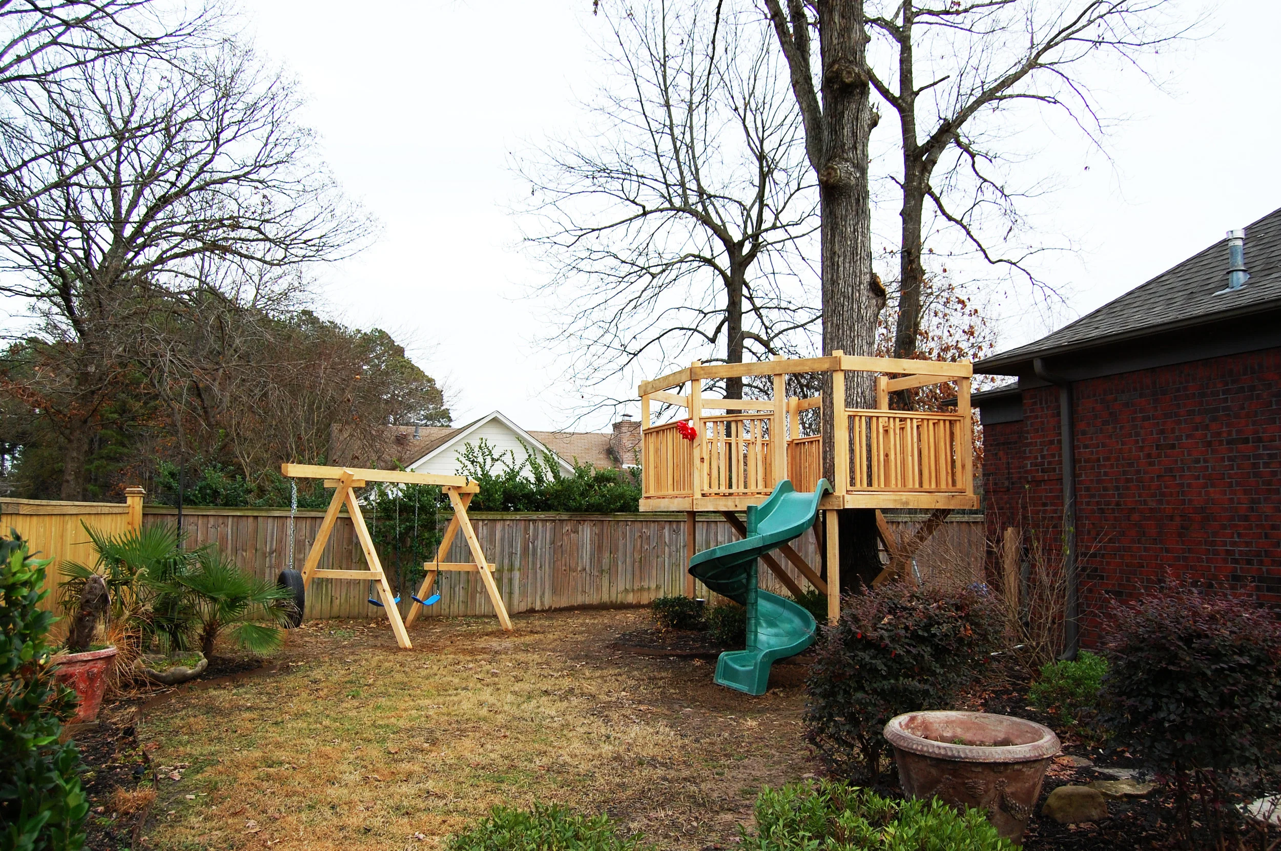 Wrap-around Fort Treehouse
