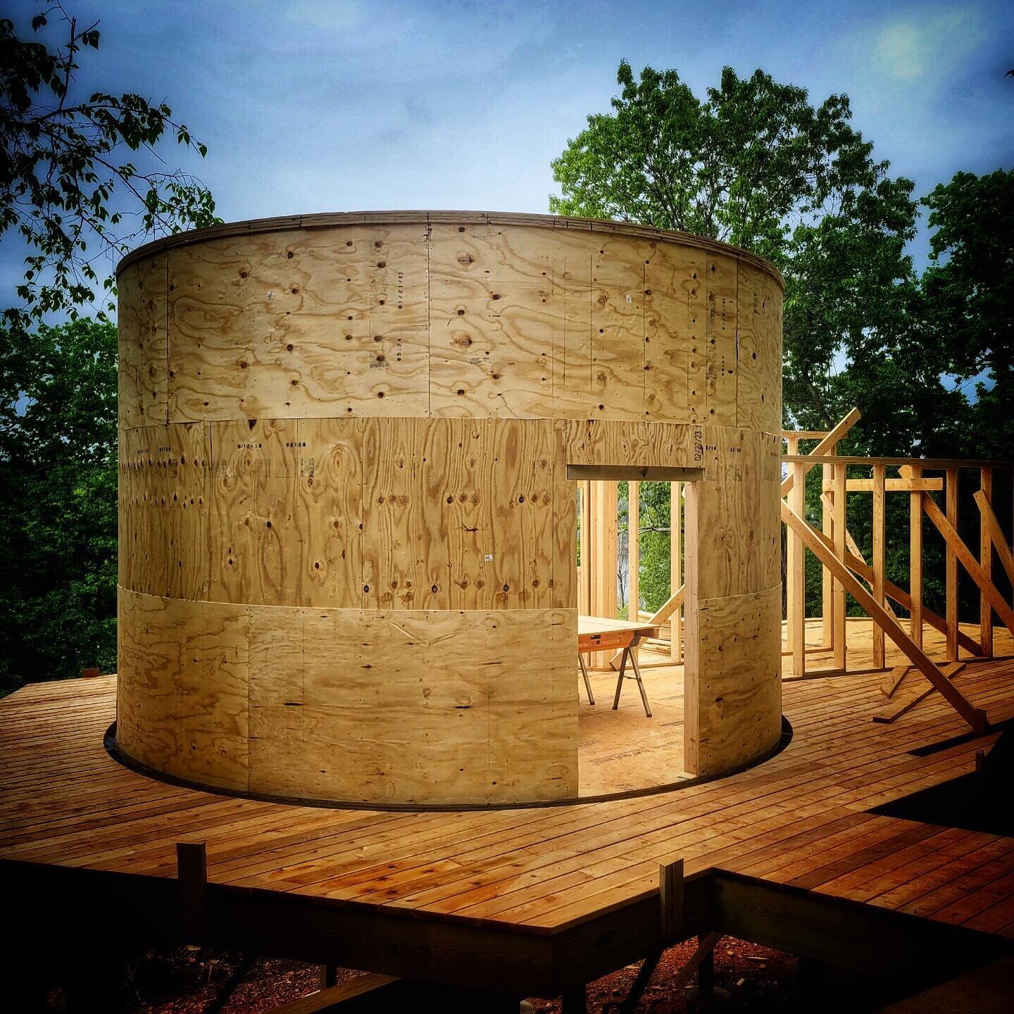 Progress at the Planetarium Treehouse - the first dome will be going up soon!
.
#airbnbomg #treehouse