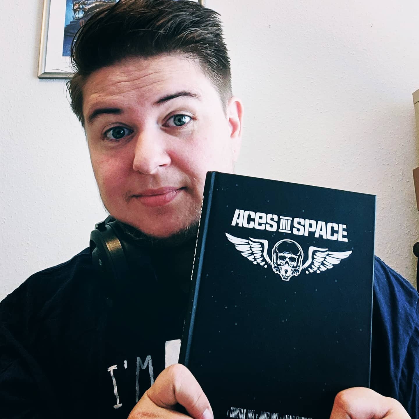 Aces in Space - a fate setting with lots of my illustrations - is out now! 

I am very proud of being part of the production. Shout out to @atalante_underwood @heckmueller and Christian Vogt - the creators of Aces in Space!

#AcesInSpace is also amaz
