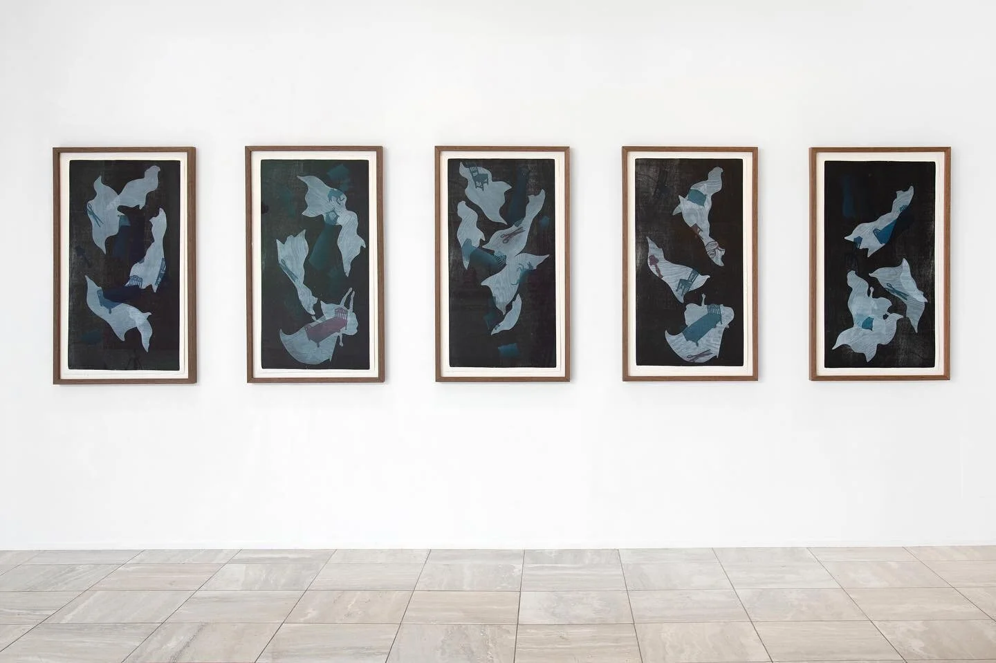 &laquo;Parasomnier&raquo;. Foto: &Oslash;ystein Thorvaldsen / Sandefjord Kunstforening

.
.
.
@sandefjord_kunstforening 
#artexibition #gallery #artgallery #print #printmaking #woodcut #tresnitt #grafikk #utstilling #kunstutstilling #galleri #insomni