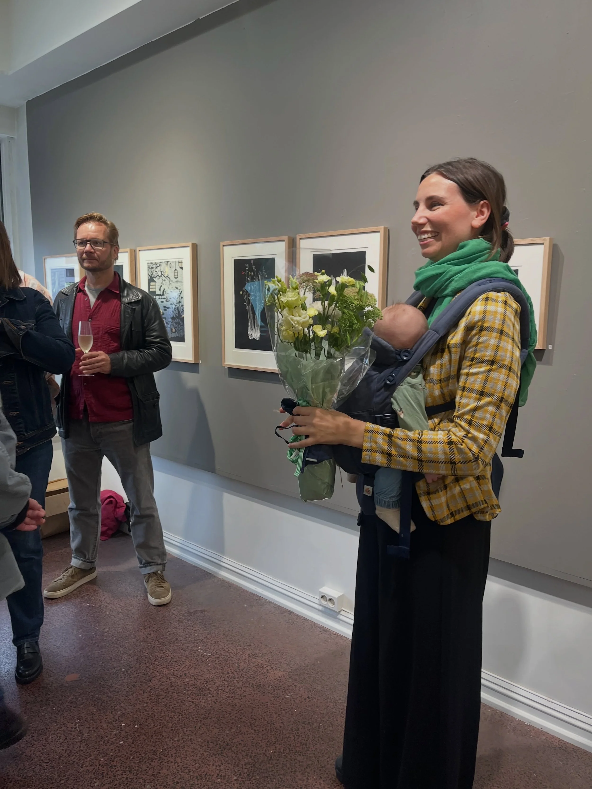 Noen glimt fra &aring;pningen p&aring; Galleri Briskeby i g&aring;r. Tusen takk til alle som tok turen, til tross for maratonkaos og l&oslash;pere rett utenfor d&oslash;ren!

Og en ekstra stor takk til gallerist Line Harr Skagestad for muligheten til