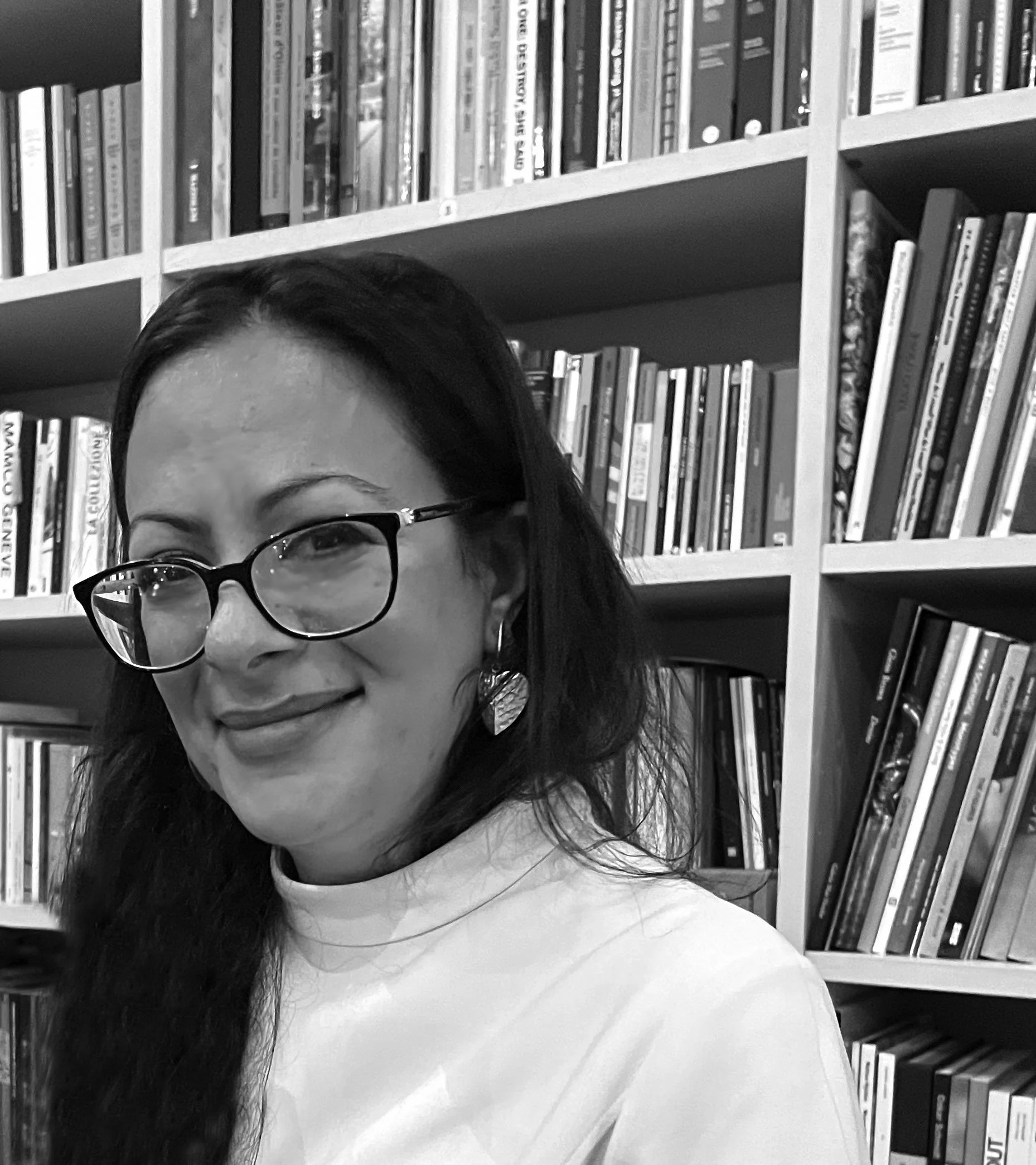 Manuela Paz Headshot 2022.jpg