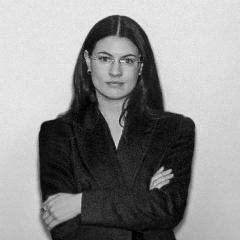 Laura Brown Headshot.png