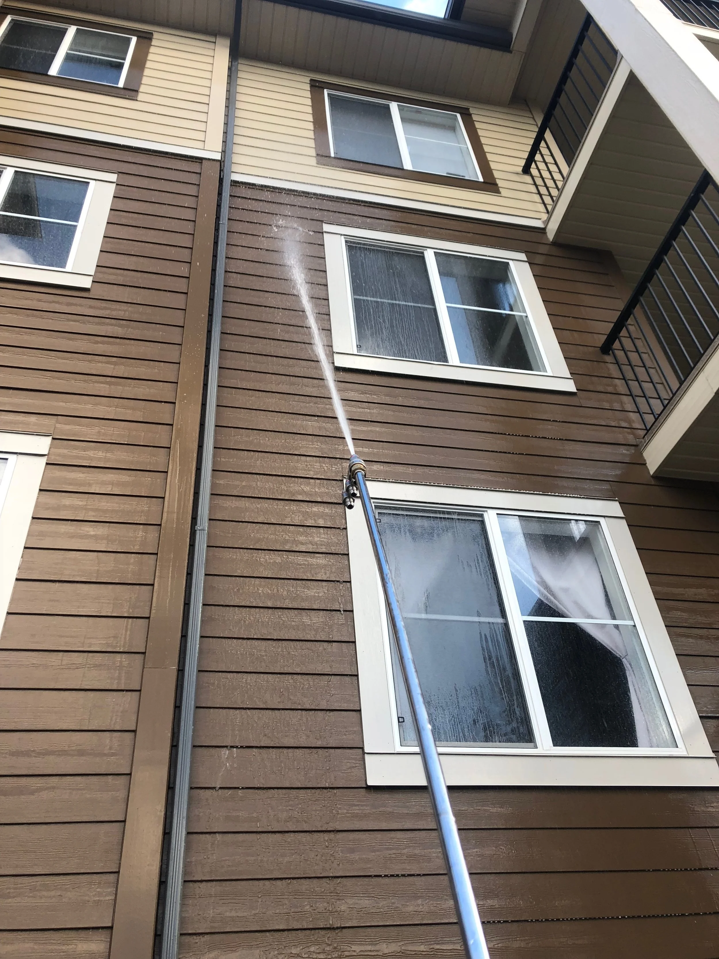 Four-Storey High Condo Exterior Soft Washing