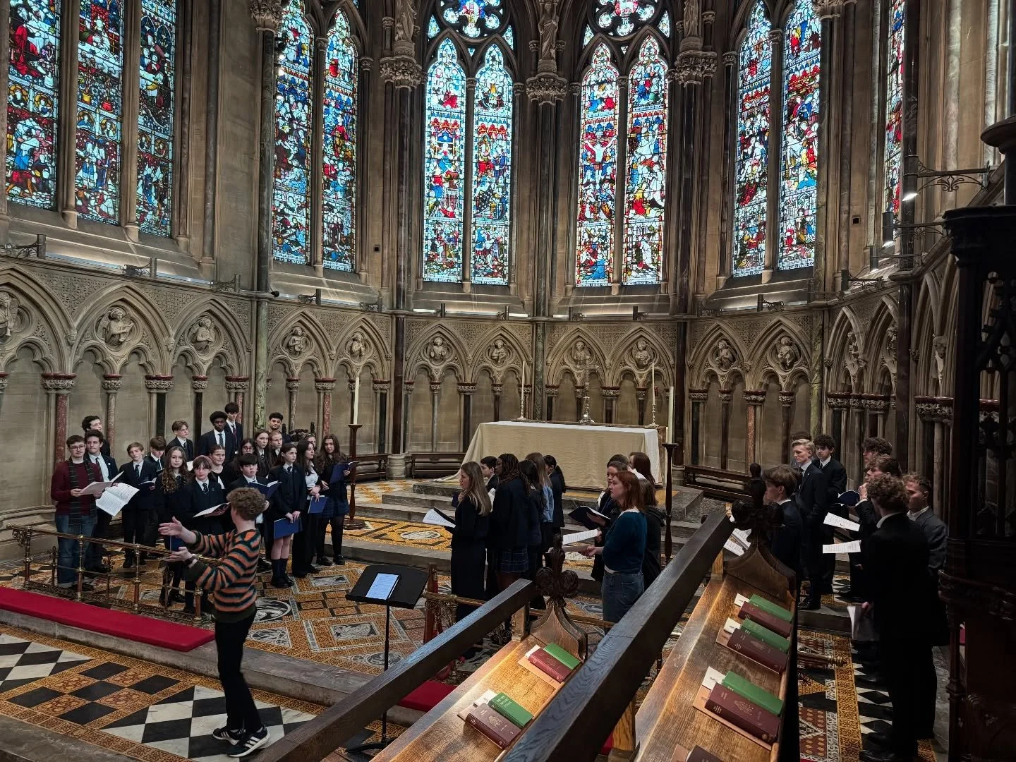 Before our weekend of album recording, we had two thoroughly enjoyable choral workshops with the choirs of @musicatwilsons @wilsonsschool and @chigwellmusic @chigwell_school ! We were excited by the talent of these young musicians, and hoping to see 