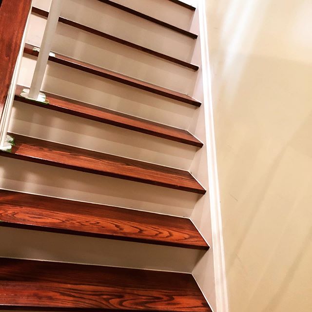 40 year old oak stair refinishing. Looks like new. #oakstairs #woodrefinishing #remodeling #stairs #interiordesign #flooring#hardwoodstairs