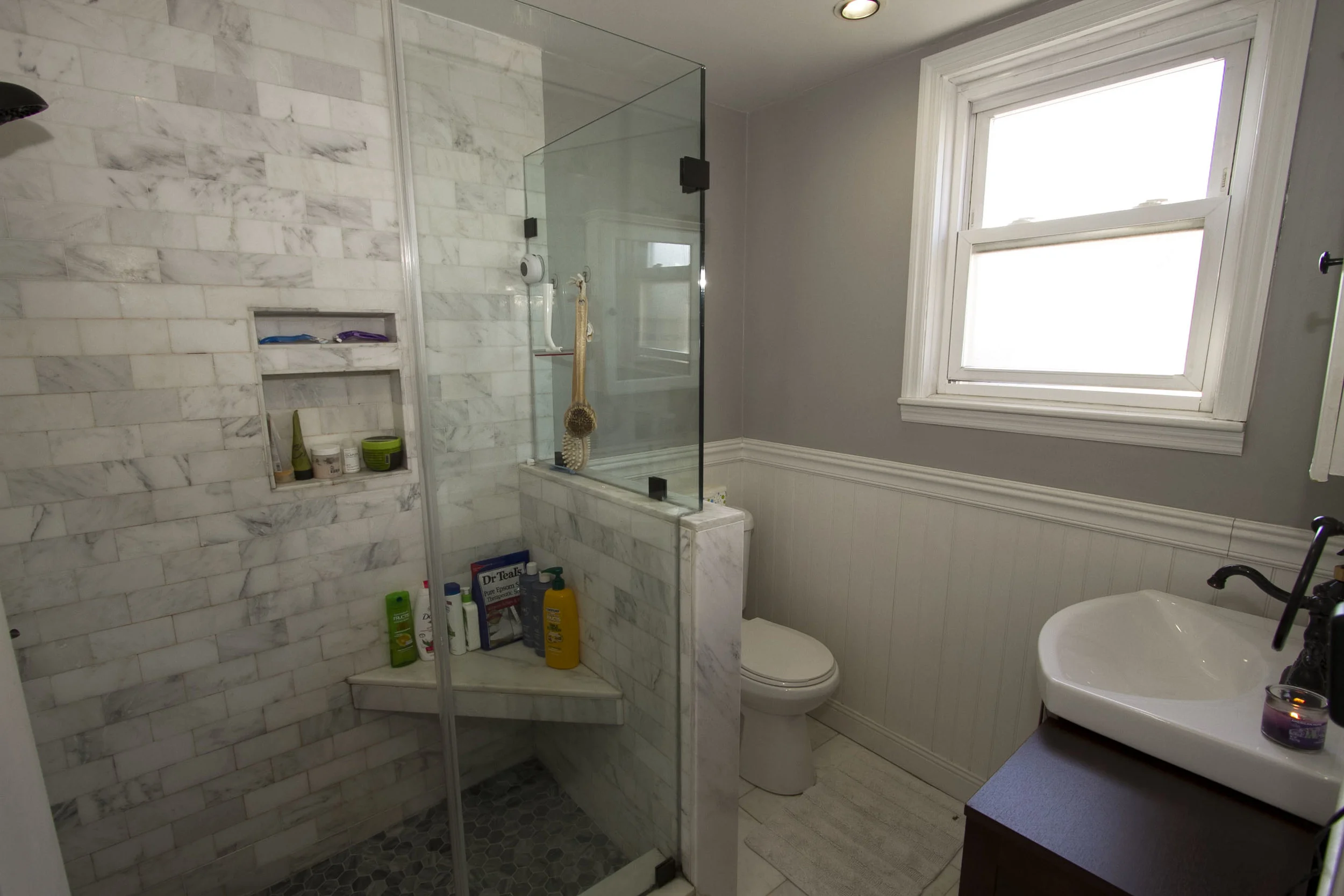 hall_bath.jpg