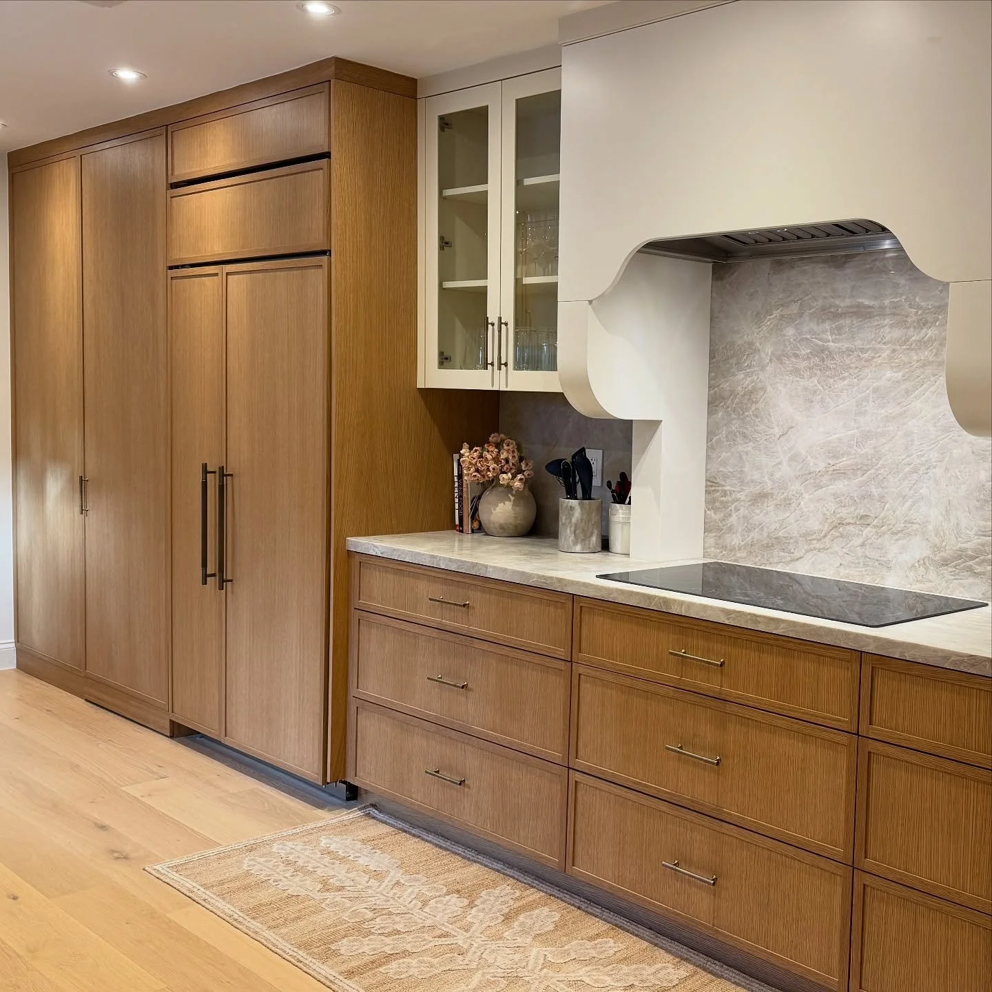 Sharing the beautiful transformation of our Coral Gables project🤎 swipe to see the before photo -> more coming soon&hellip;✨
.
.
.
.
#jessicamendesdesign #coralgableskitchen #coralgablesrenovation #miamiinteriordesign #pinecrestfl #miamirenovatio