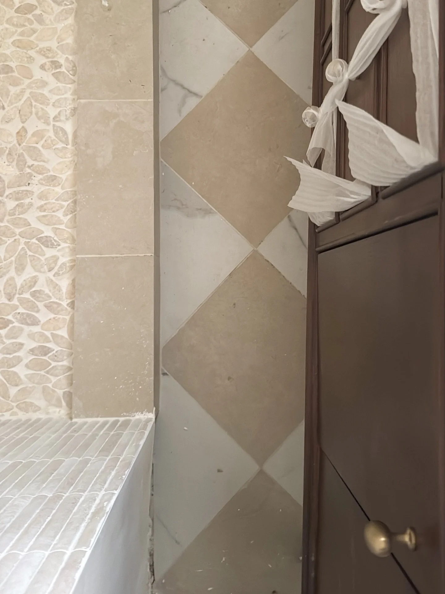 One of my favorite parts of designing is seeing everything come together after months of planning and sourcing &ndash; it's such a great feeling🤎
.
.
.
.
#jessicamendesdesign #coralgableshomes #coralgablesdesigner #southmiamidesign #miamiinteriordes