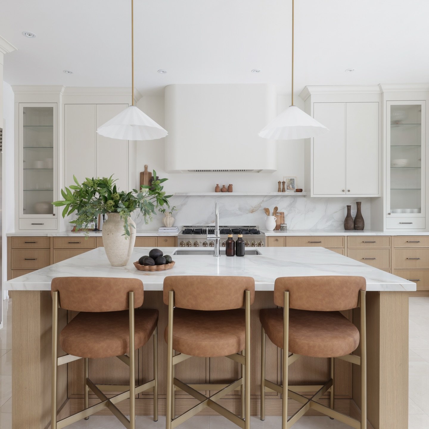 A dramatic change from our Brooke project💫 This kitchen had limited storage and an awkward layout. We relocated the fridge, increased the island size, and covered a window to give this home the kitchen it deserves.
.
.
.
.
#jessicamendesdesign #miam