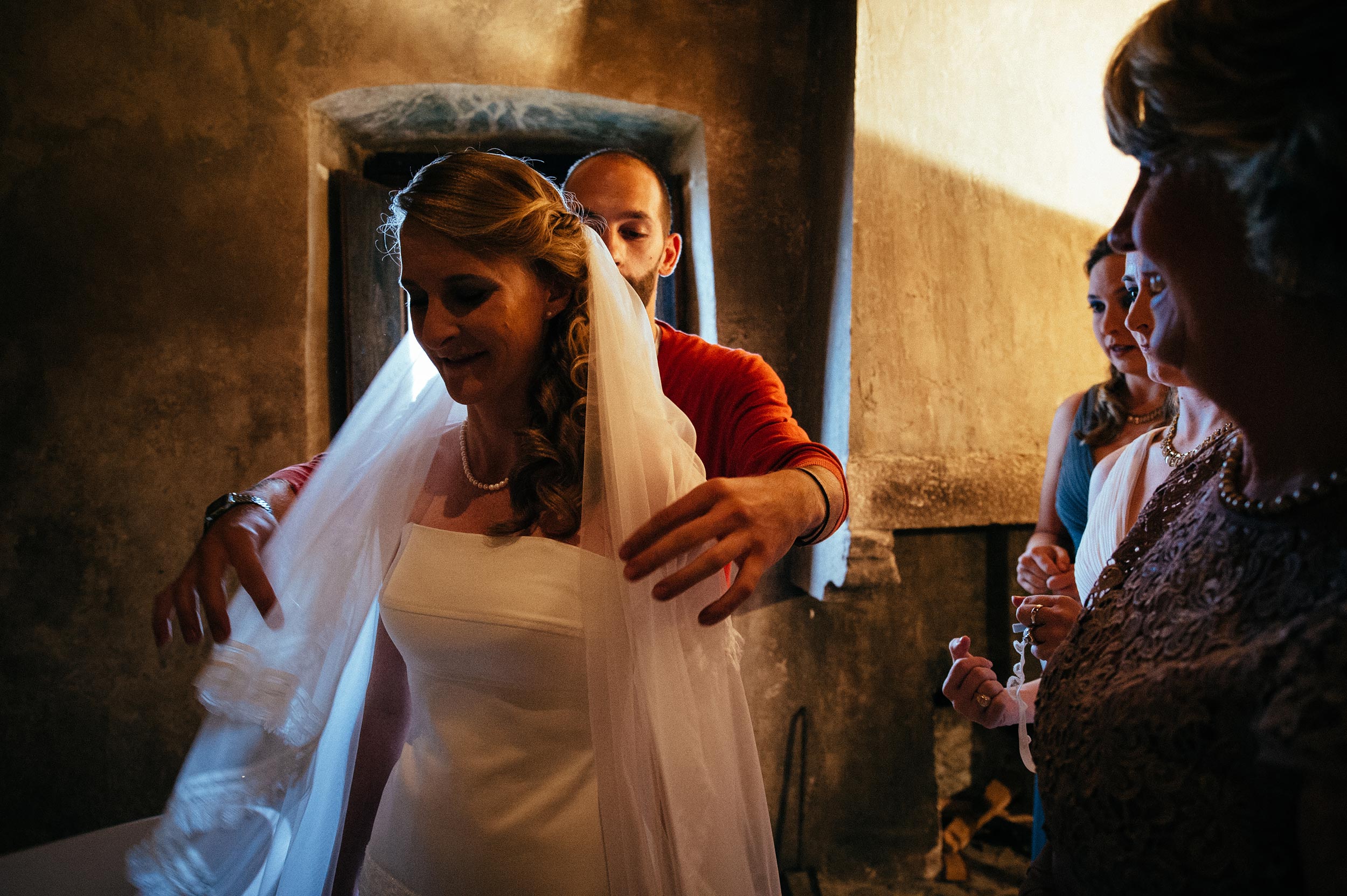 2014-Shelby-Jocelyn-Santo-Stefano-Di-Sessanio-Wedding-Photographer-Italy-Alessandro-Avenali-23.jpg