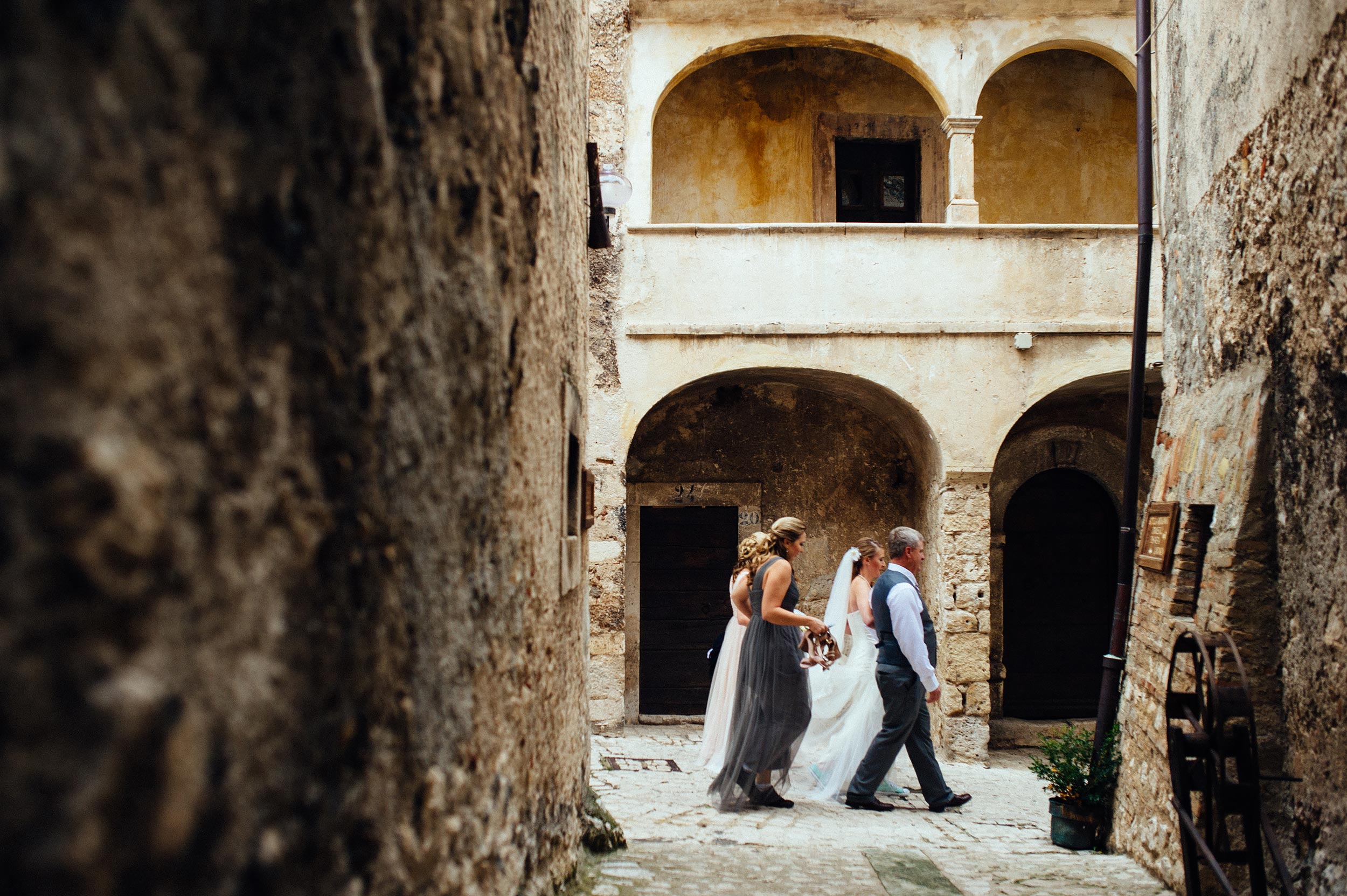 2014-Shelby-Jocelyn-Santo-Stefano-Di-Sessanio-Wedding-Photographer-Italy-Alessandro-Avenali-26.jpg