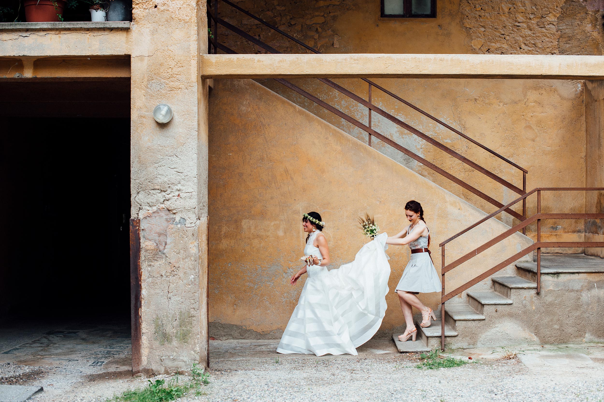 the-bride-is-ready-for-the-ceremony-wedding-in-italy.jpg