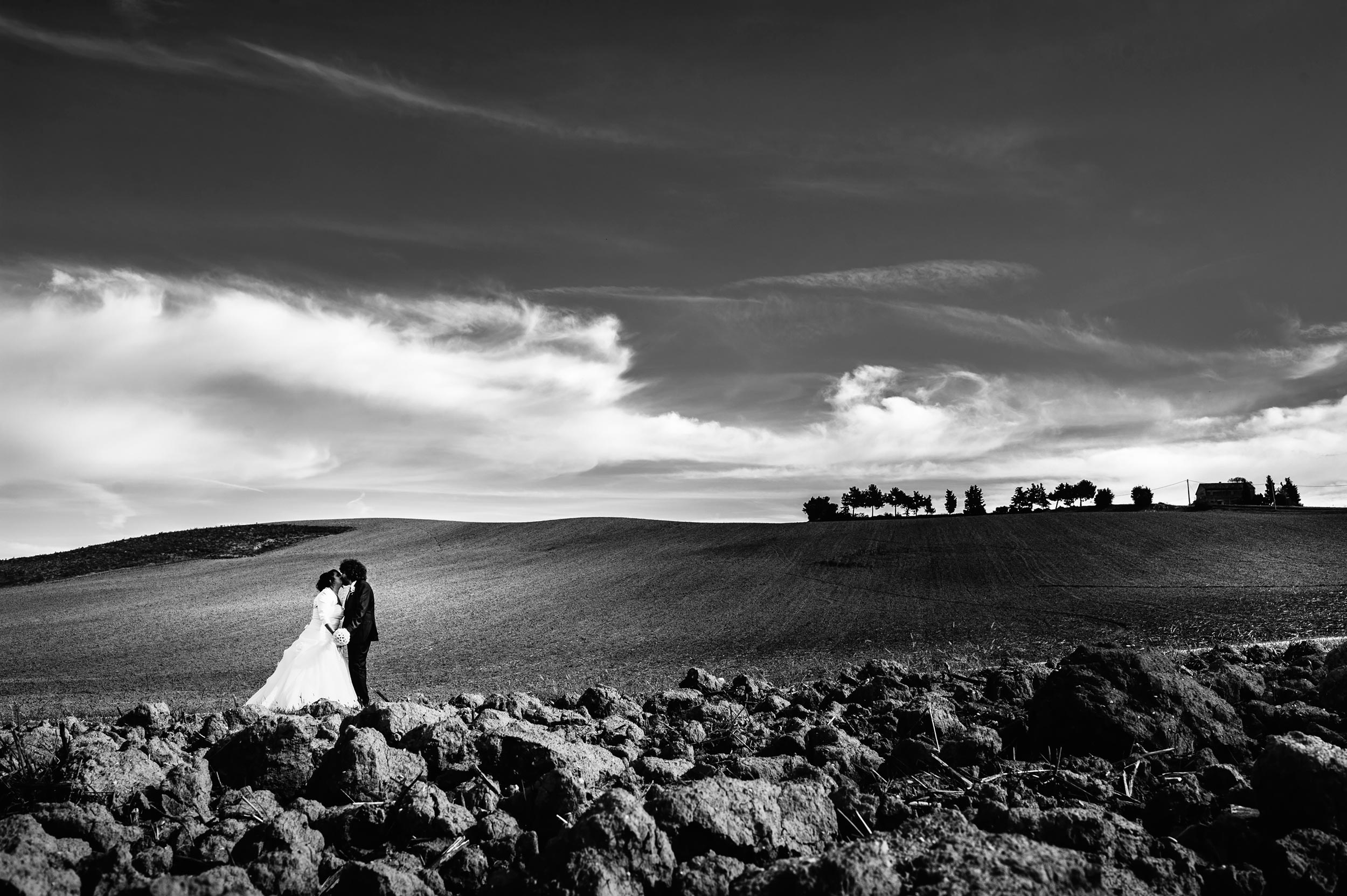 wedding-countryside-marche-tuscany-italy-black-and-white-wedding-photography.jpg