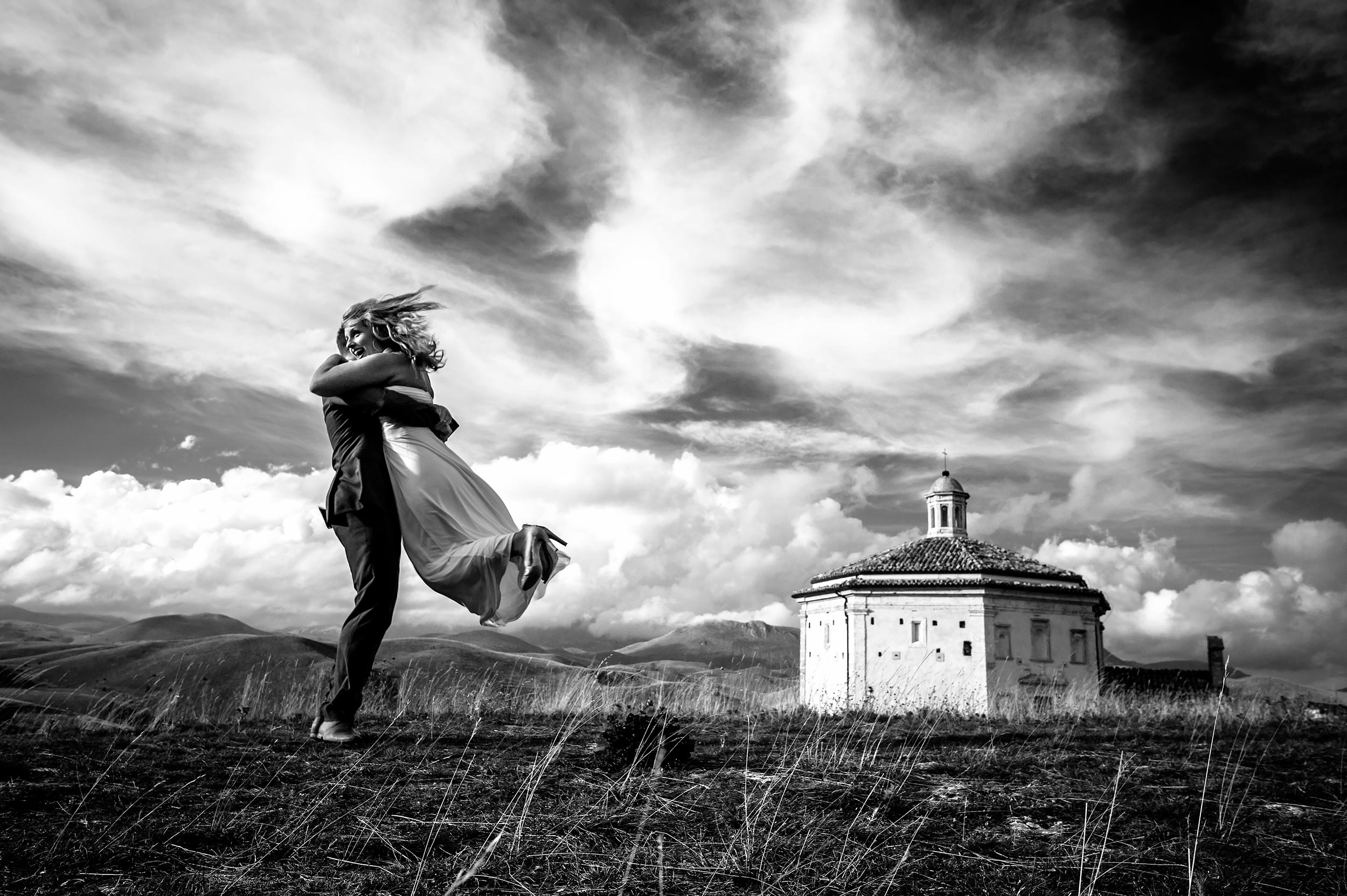 wedding-rocca-calascio-santo-stefano-di-sessanio-black-and-white-wedding-photography.jpg