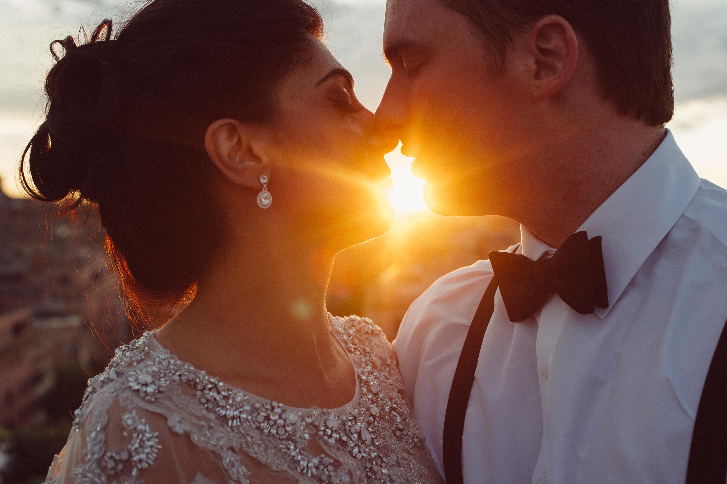 bride-and-groom-kissing-at-sunset-in-rome-vatican.jpg
