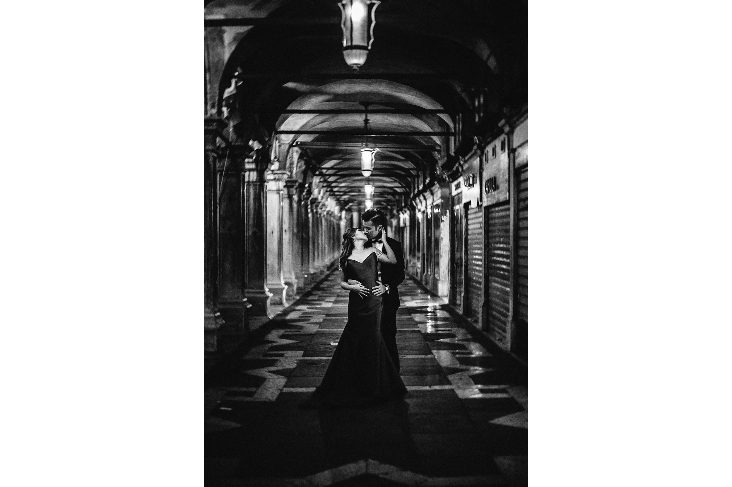 love-in-venice-portico-at-night-black-and-white-wedding-photography.jpg