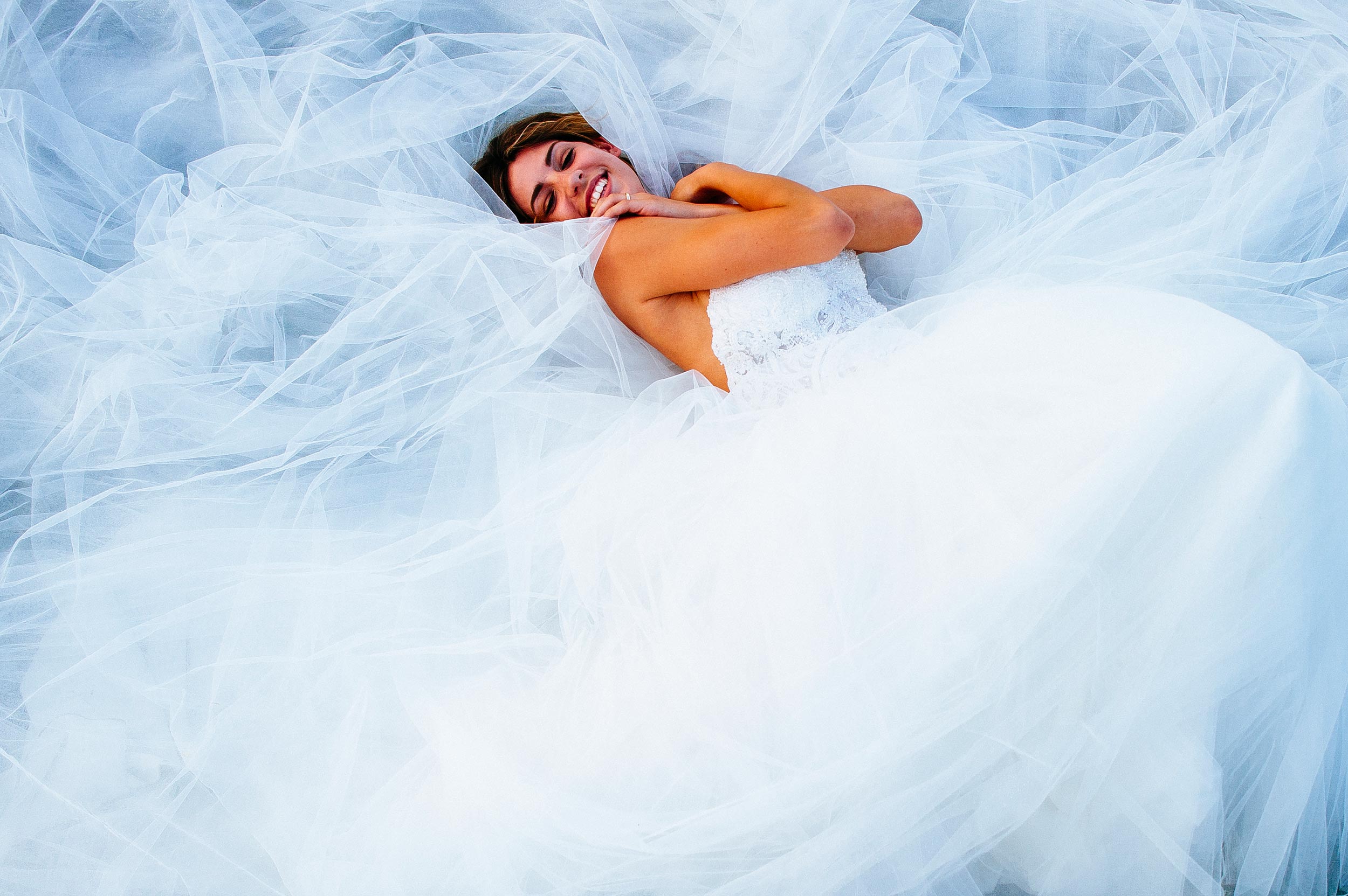 bridal dress portrait velvia color wedding photography by Alessandro Avenali