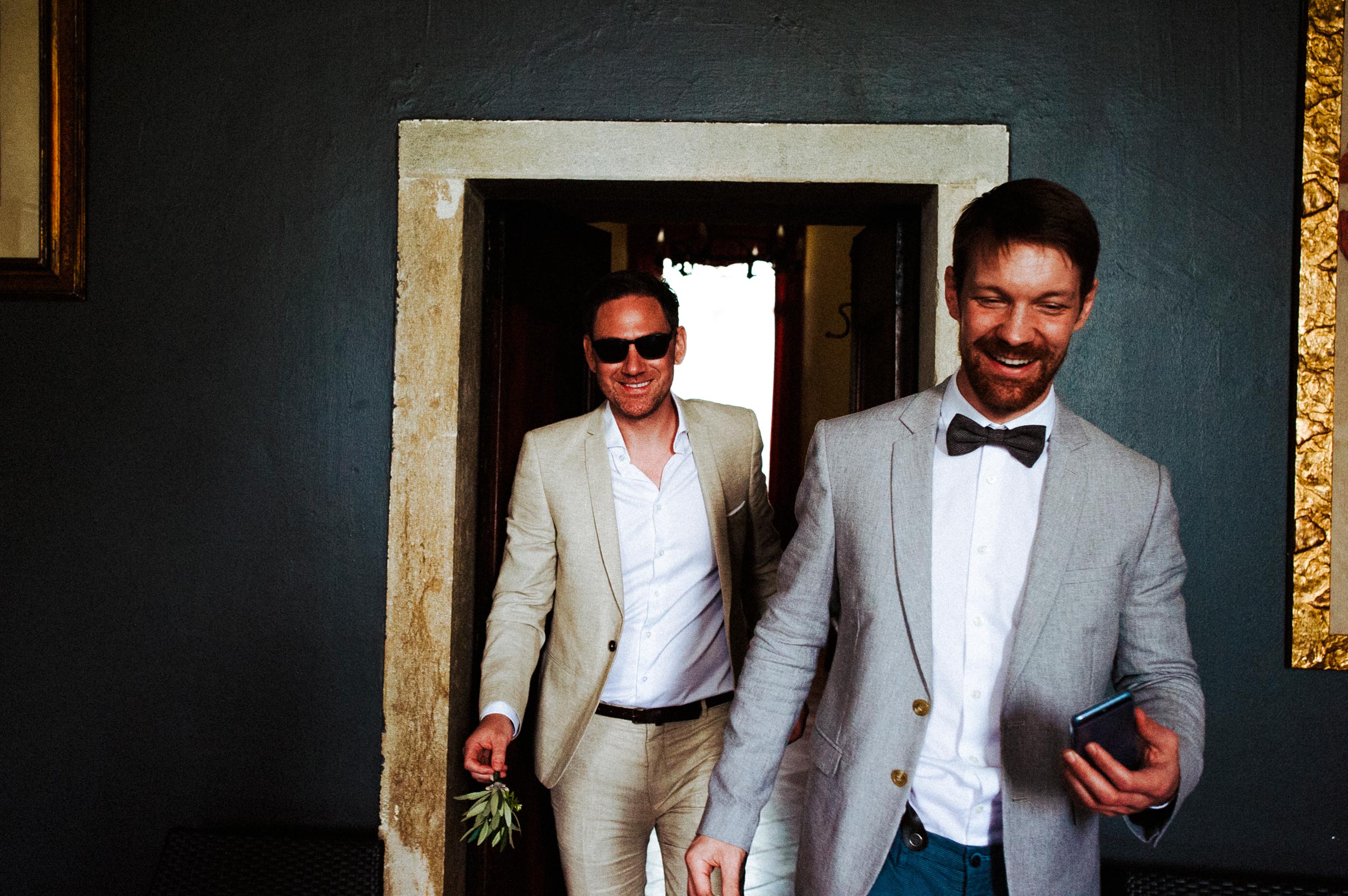 The Groom and his Best Man getting ready in Villa Godi Malinverni Wedding in Italy by Alessandro Avenali