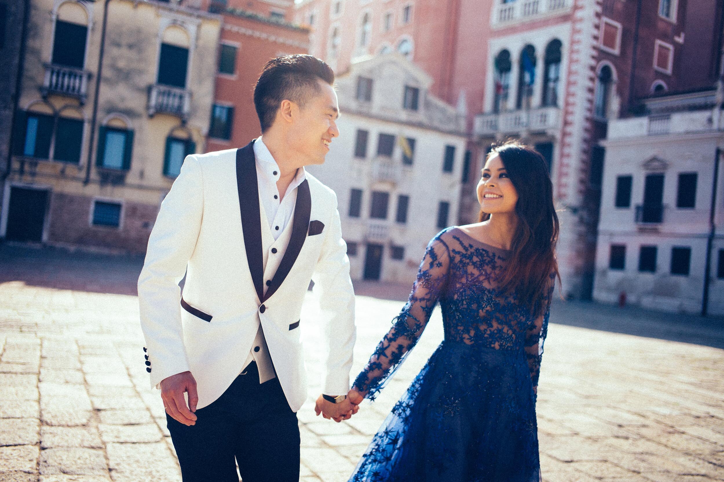 Engagement-in-Venice-Pre-Wedding-Photographer-Italy-Alessandro-Avenali-2018-1.jpg