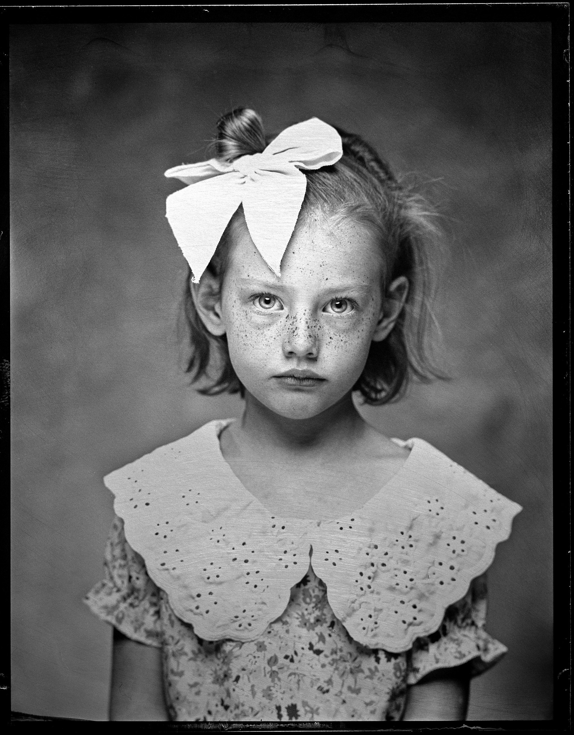 17-families-small-girl-with-a-large-white-bow-and-a-lace-collar-8x10-n139.jpg