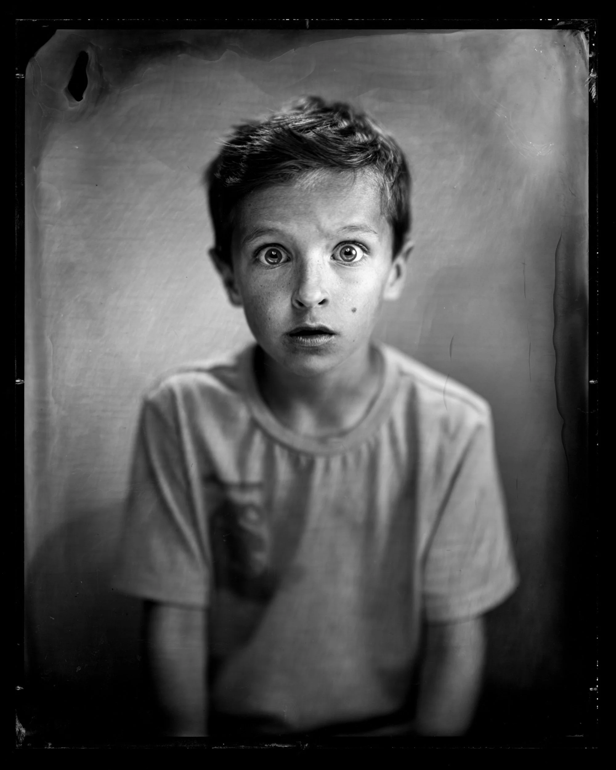 28-families-wide-eyed-boy-caught-mid-surprise-an-unposed-children-s-plate-a78.jpg