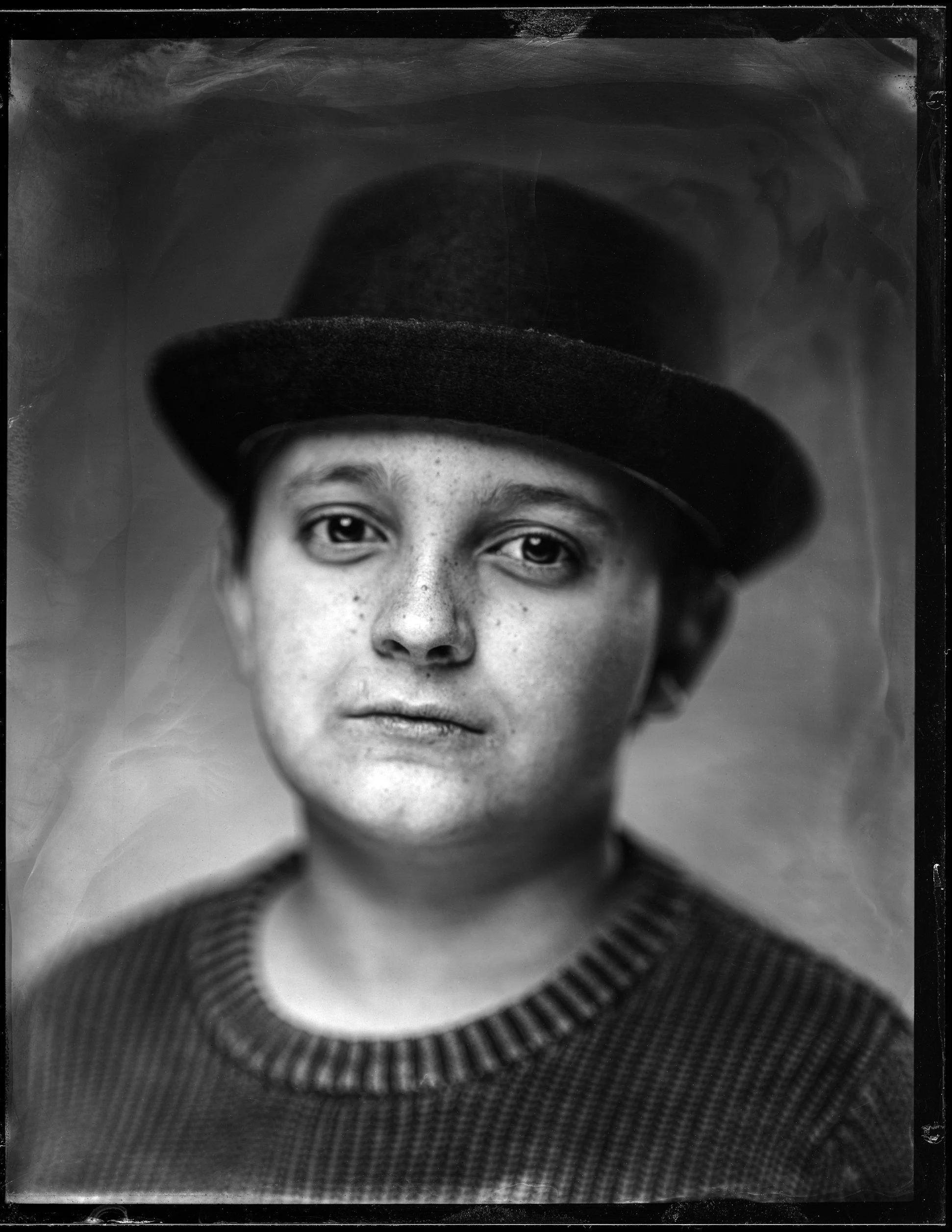 39-families-young-sitter-in-a-bowler-hat-and-striped-sweater-wet-plate-n75.jpg