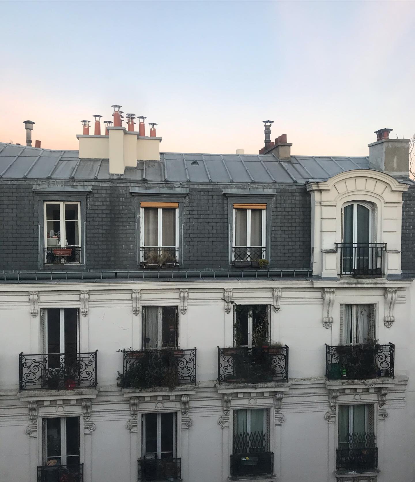 New morning ☀️#paris #toitsdeparis