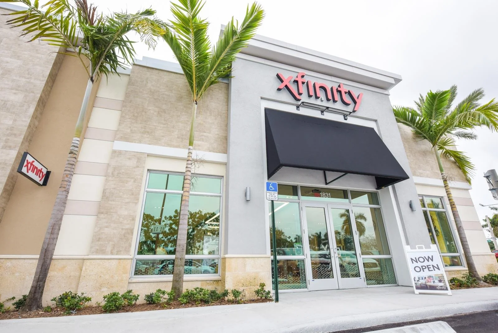 Comcast lanzará el innovador programa de navegadores digitales con una subvención de 100K para el Miami Dade College 