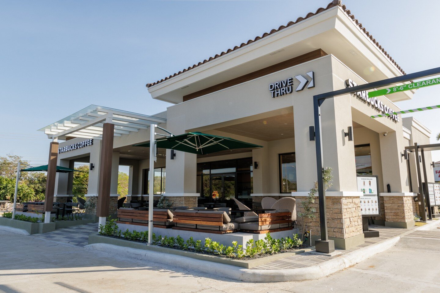 Starbucks contin&uacute;a su expansi&oacute;n en Panam&aacute;, abre en Coronado, convirti&eacute;ndose en la n&uacute;mero 15.

La nueva tienda drive-thru, ubicada en las cercan&iacute;as de la playa de Coronado, resalta el compromiso de Starbucks d