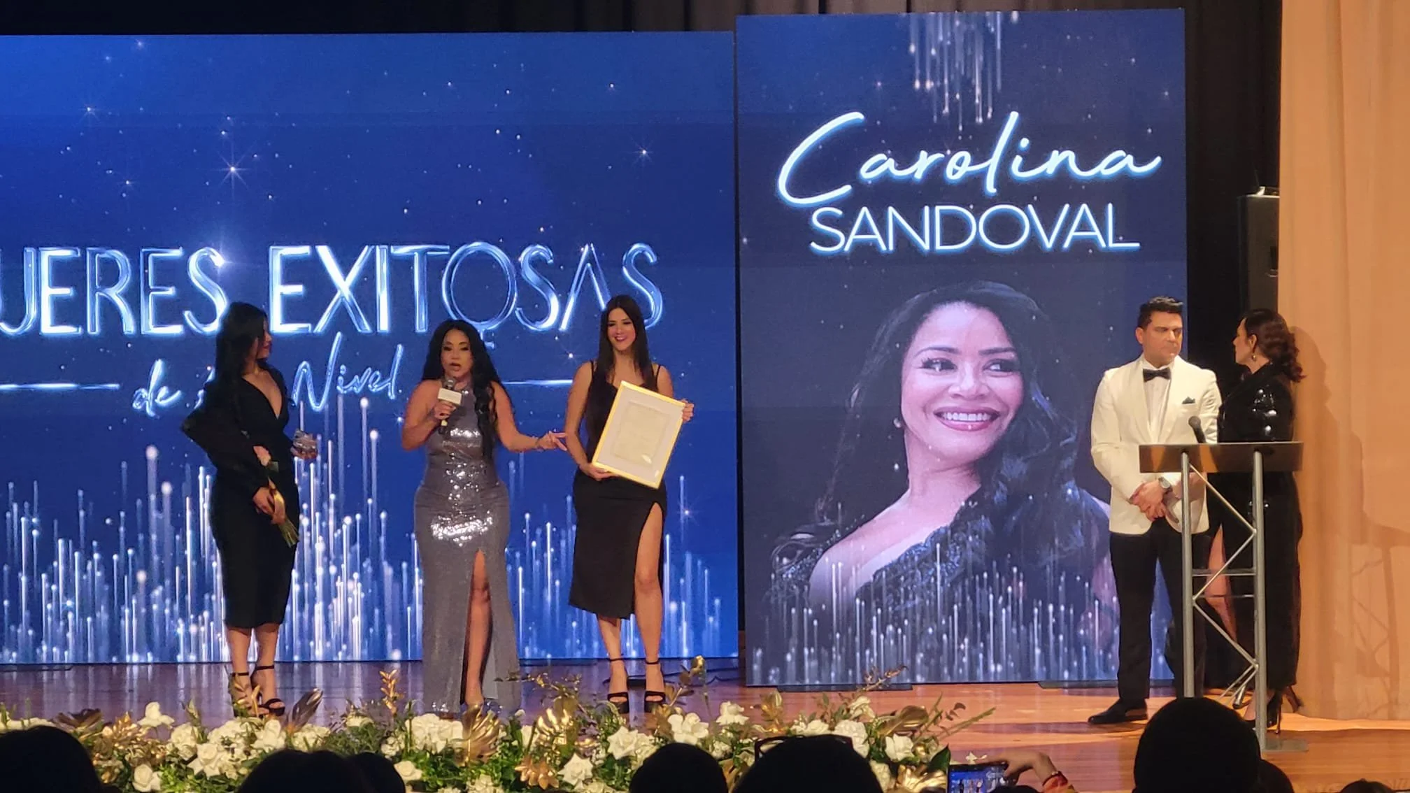 Triunfo del Liderazgo Femenino en la Gala de Premiación de Mujeres Exitosas de Alto Nivel (MEDAN)