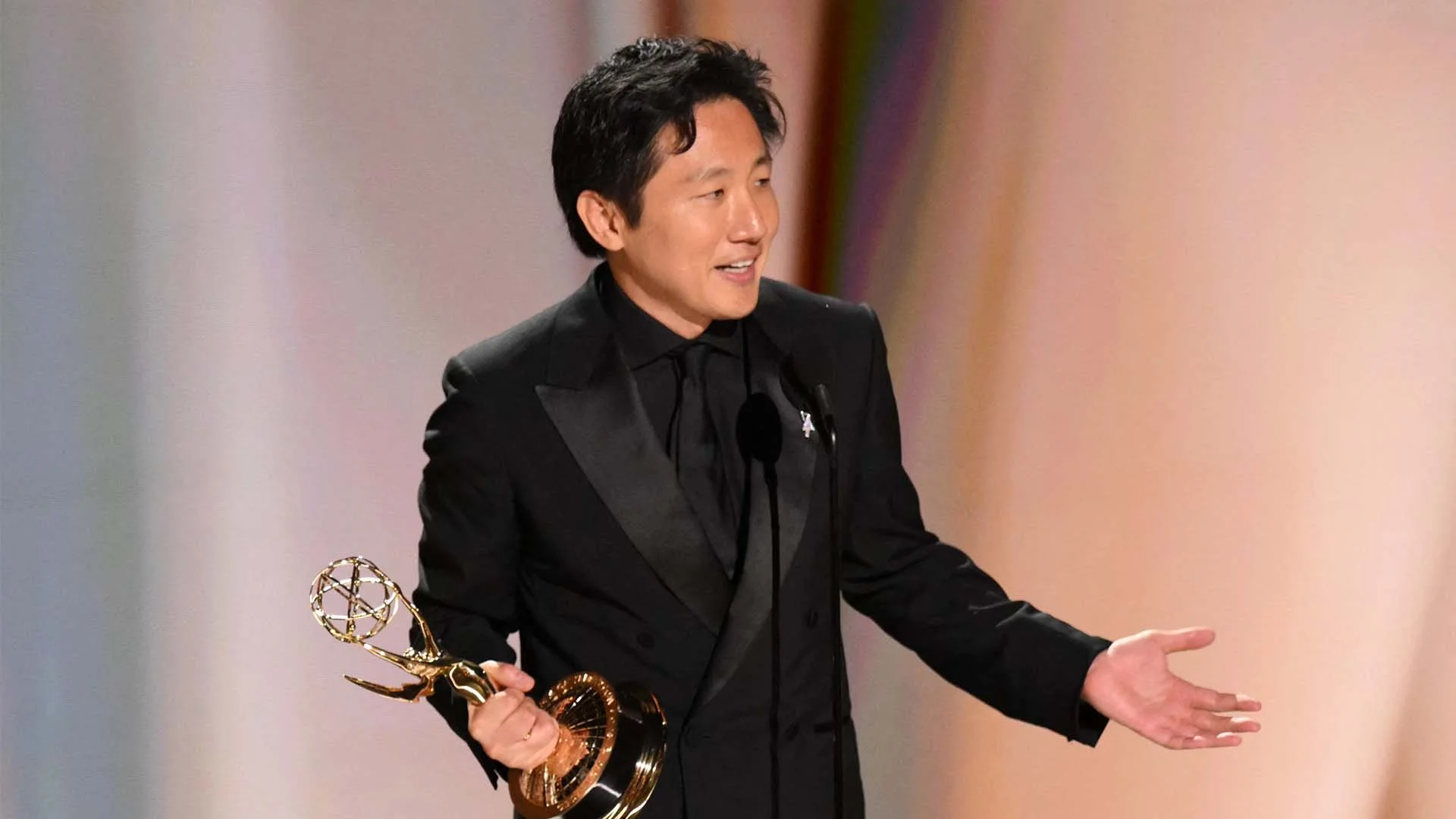 19832734_091426-cc-getty-emmys-hiro-murai-img.jpg