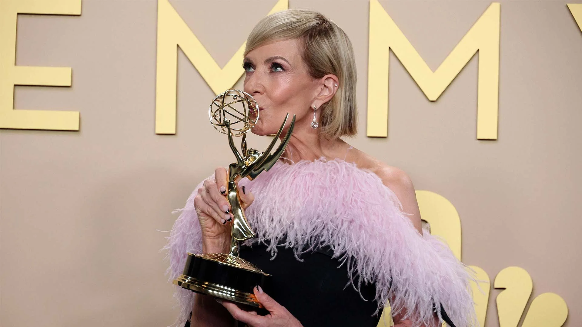 19832765_091426-cc-getty-emmys-allison-janney-press-room-img.jpg
