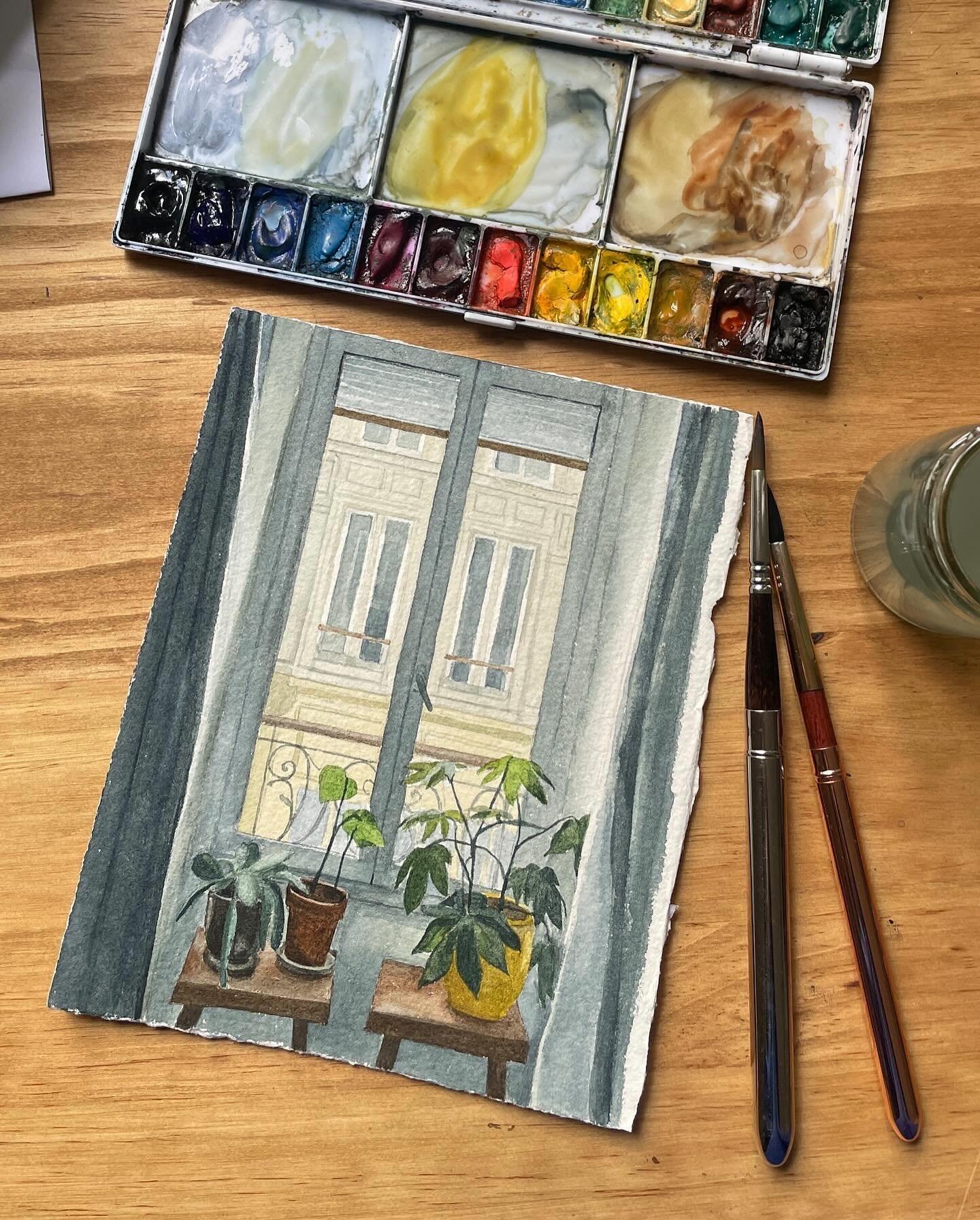 Another small Paris scene. This one is mostly Naples yellow, Payne&rsquo;s grey, and burnt sienna, with a little Winsor yellow for the plants and yellow pot. Tricky to get these moody values to sing!

#watercolorsketch #parispainting #pariswindows