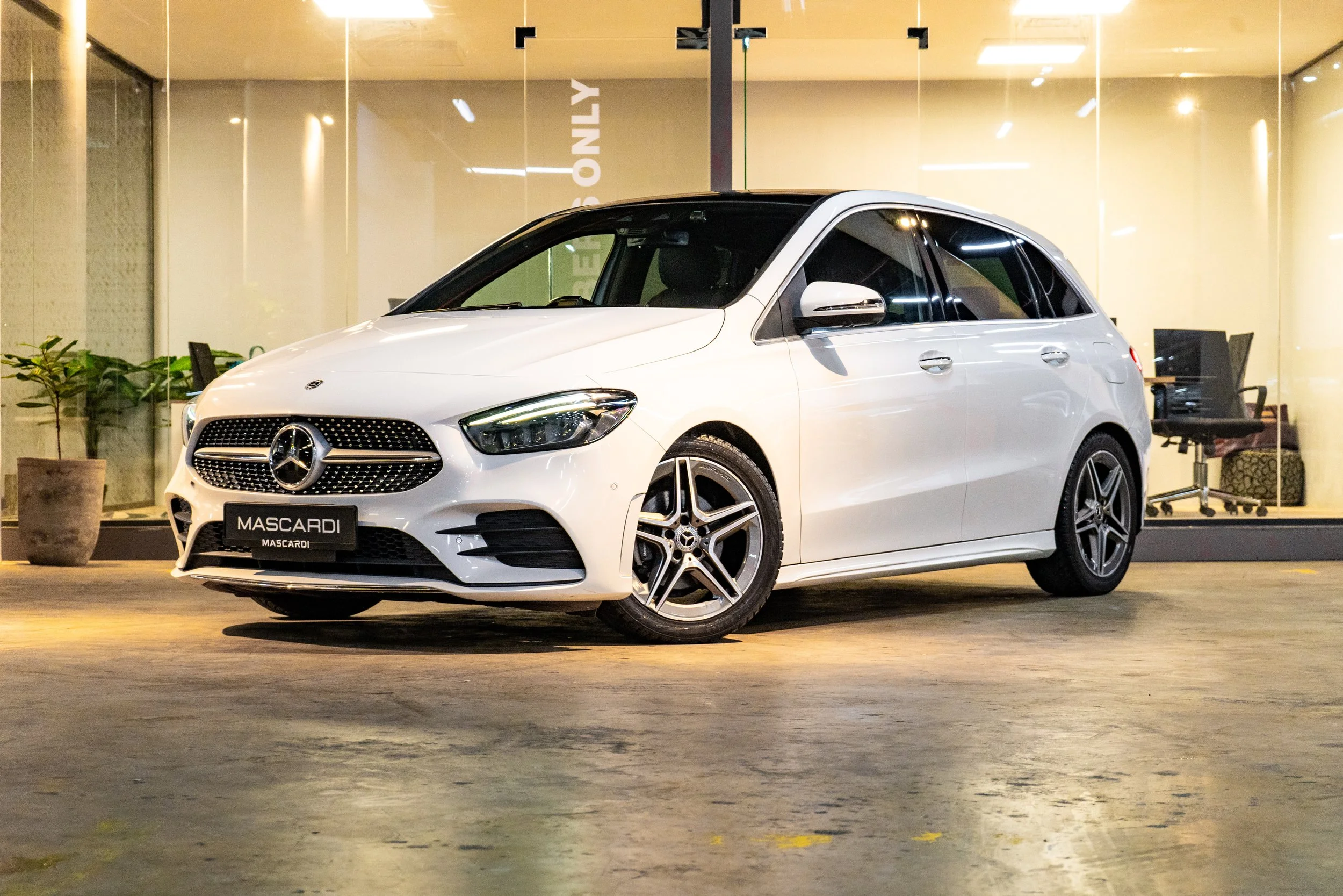 Mercedes Benz B180