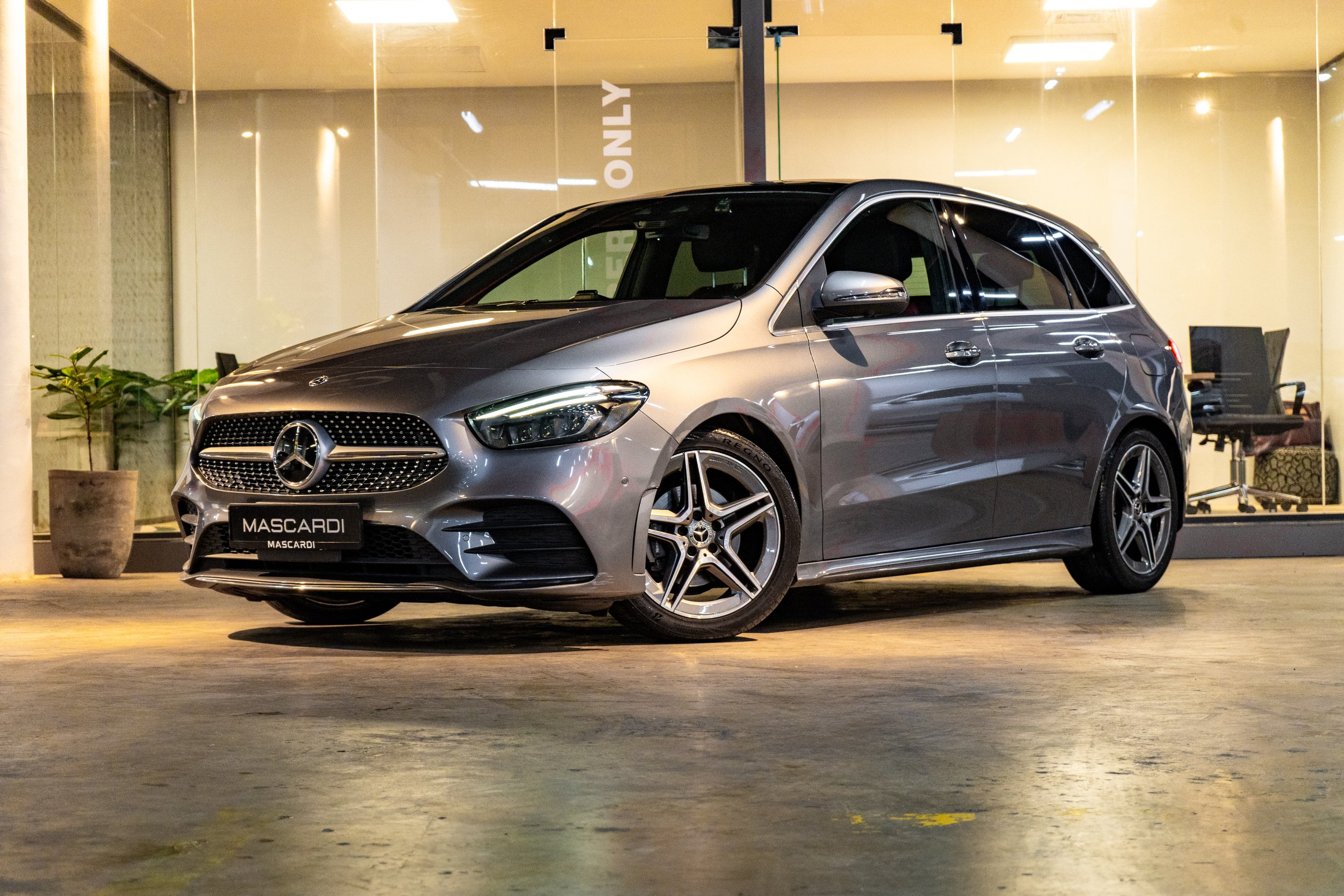 Mercedes Benz B180