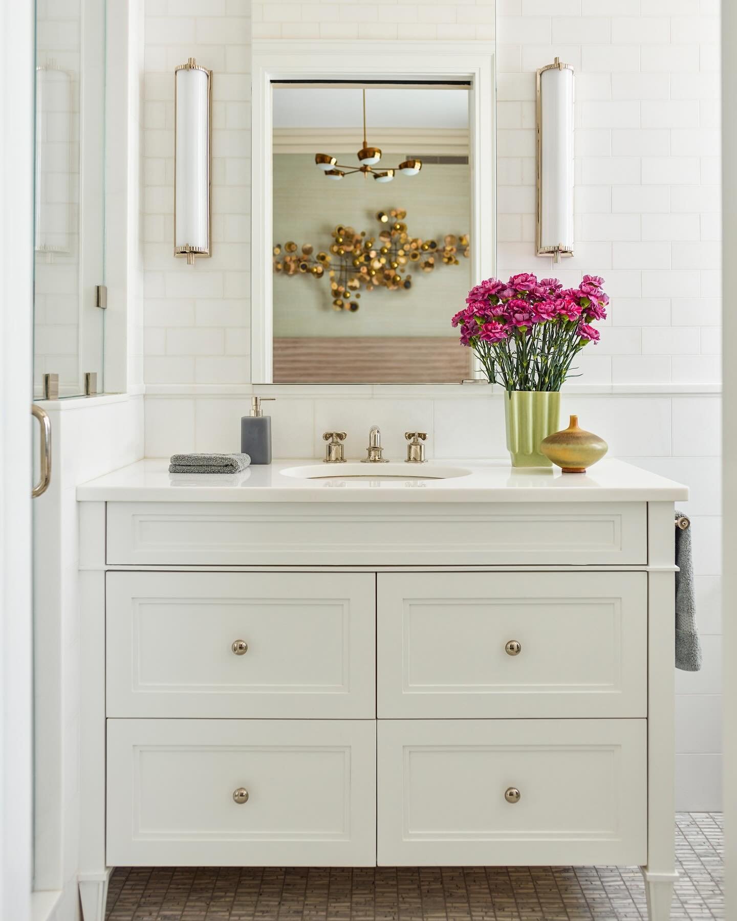 The classic white bathroom. We aim to create interest via detailing, texture, and the millwork. ⁠
⁠
⁠
⁠
⁠
⁠
⁠
📷 @ericpiasecki⁠
⁠
⁠
⁠
⁠
⁠
⁠
⁠
⁠
#mendelsongroup #gideonmendelson #designerdad #whatdesigncando #dreamhome #homedesign #interiordesigner #t