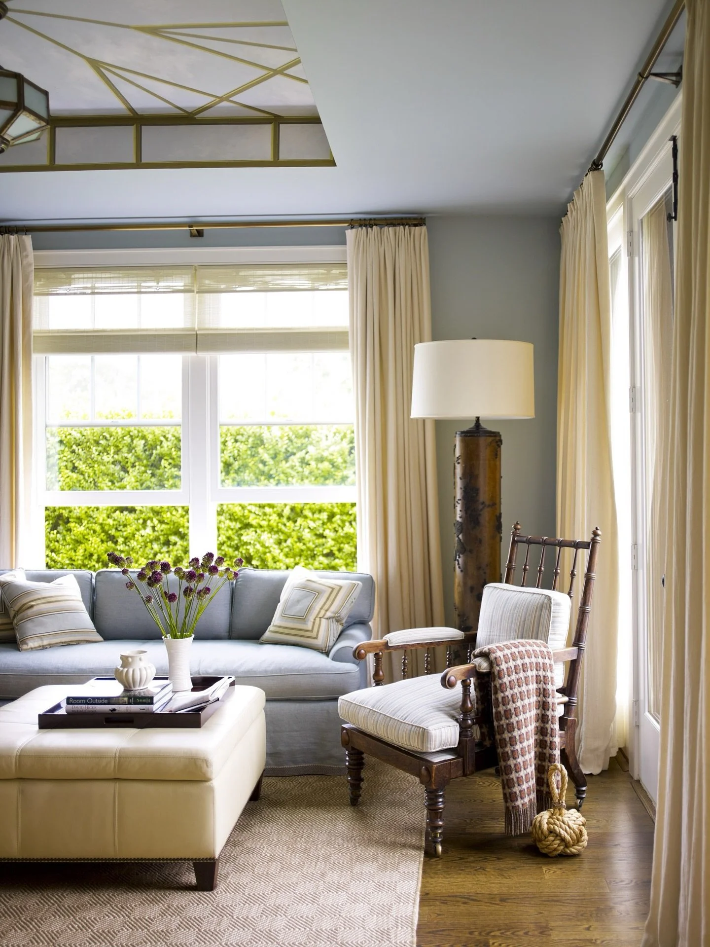After 18 years, our Sagaponack family room needed a makeover. We kept the overall scheme but made some adjustments in the space. We went darker on the couch because now we know what kids can do! ⁠#roommakeover⁠
⁠
⁠
⁠
⁠
⁠
⁠
📷 @ericpiasecki (the origi