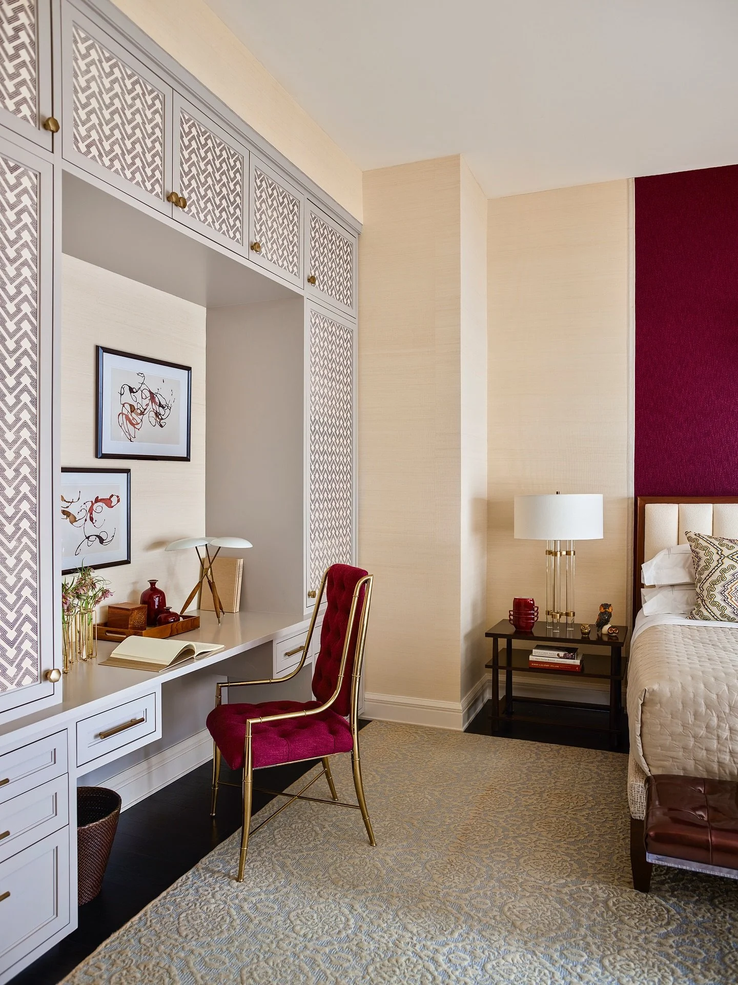 While I love paint and it can have a strong impact on a space, I tend to encourage clients to use decorative finishes, wall paper, and fabric for added depth, warmth, and interest. ⁠
⁠
⁠
⁠
⁠
⁠
⁠
📷 @ericpiasecki⁠
⁠
⁠
⁠
⁠
⁠
⁠
#mendelsongroup #gideonme
