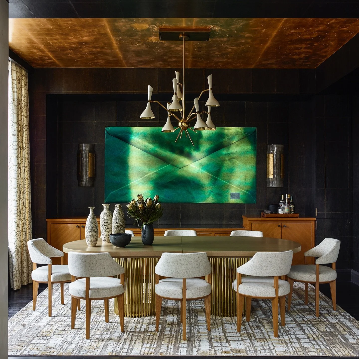 The materials we specified in this West Village dining brought the glamour - the black walls, gold ceiling, and the iridescent artwork. 

📷 @ericpiasecki

⁠
⁠
⁠
⁠

#gideonmendelson #mendelsongroup #whatdesigncando #designerdad #interiordesignnewyork