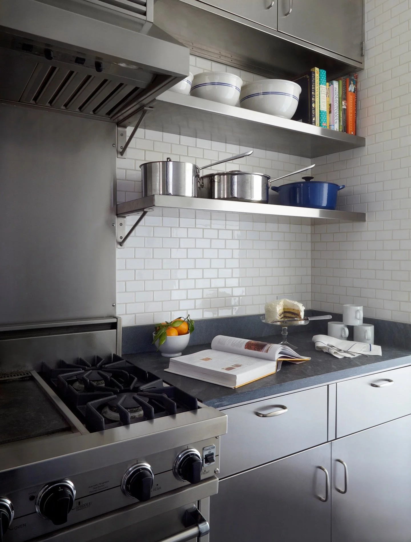 The industrial vibe of this kitchen evokes New York City pre-war style. ⁠
⁠
⁠
⁠
⁠
⁠
⁠
📷 @ericpiasecki⁠
⁠
⁠
⁠
⁠
⁠
⁠
⁠
#mendelsongroup #gideonmendelson #designerdad #whatdesigncando #kitchenlife #designeradvice #homeinvestment #kitchendecor #kitchenwa